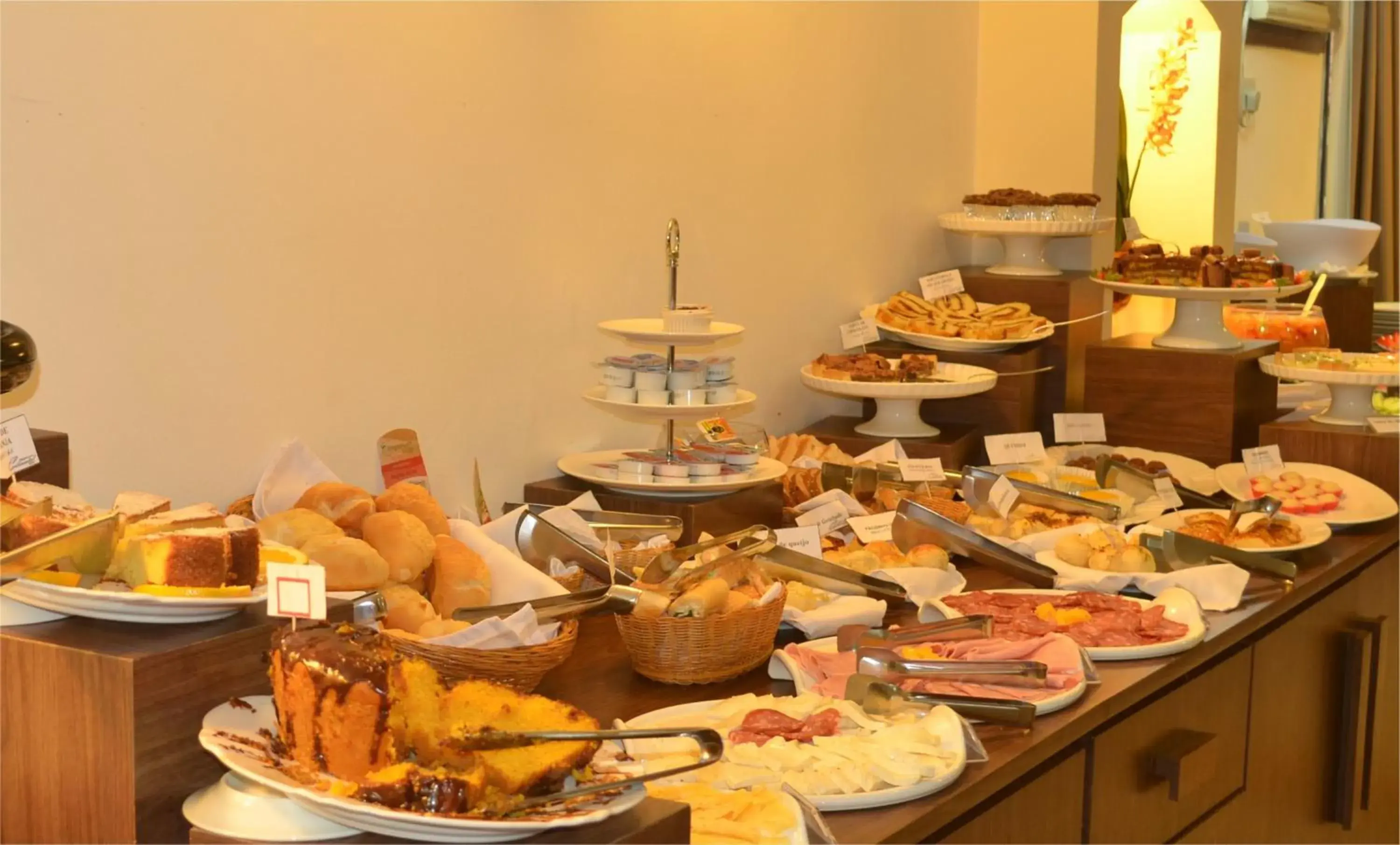 Restaurant/places to eat in Gran Continental Hotel Taubaté Restaurant/places to eat in Gran Continental Hotel Taubaté