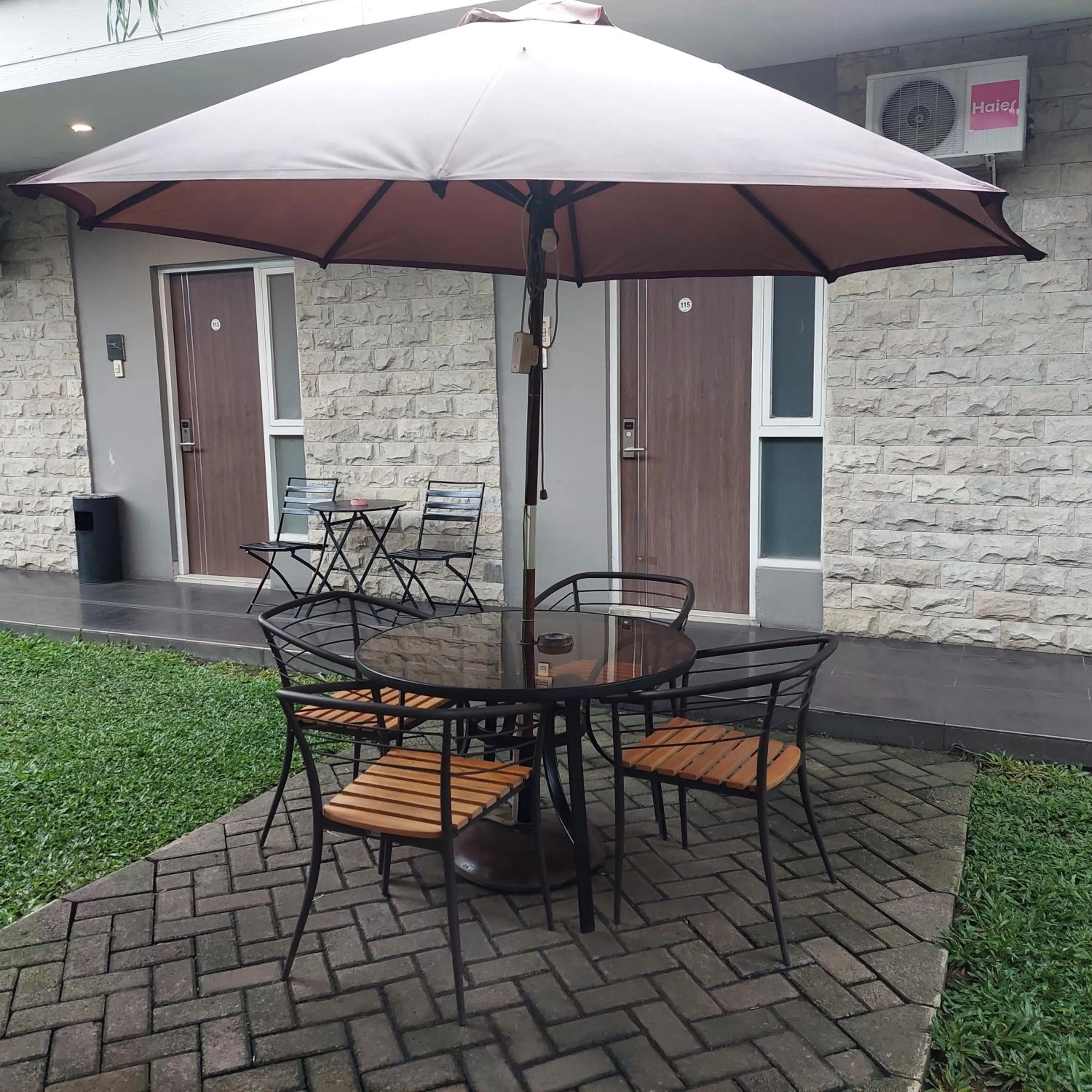 Balcony/Terrace in Sunshine Family Homestay near Terminal 1 Juanda Airport