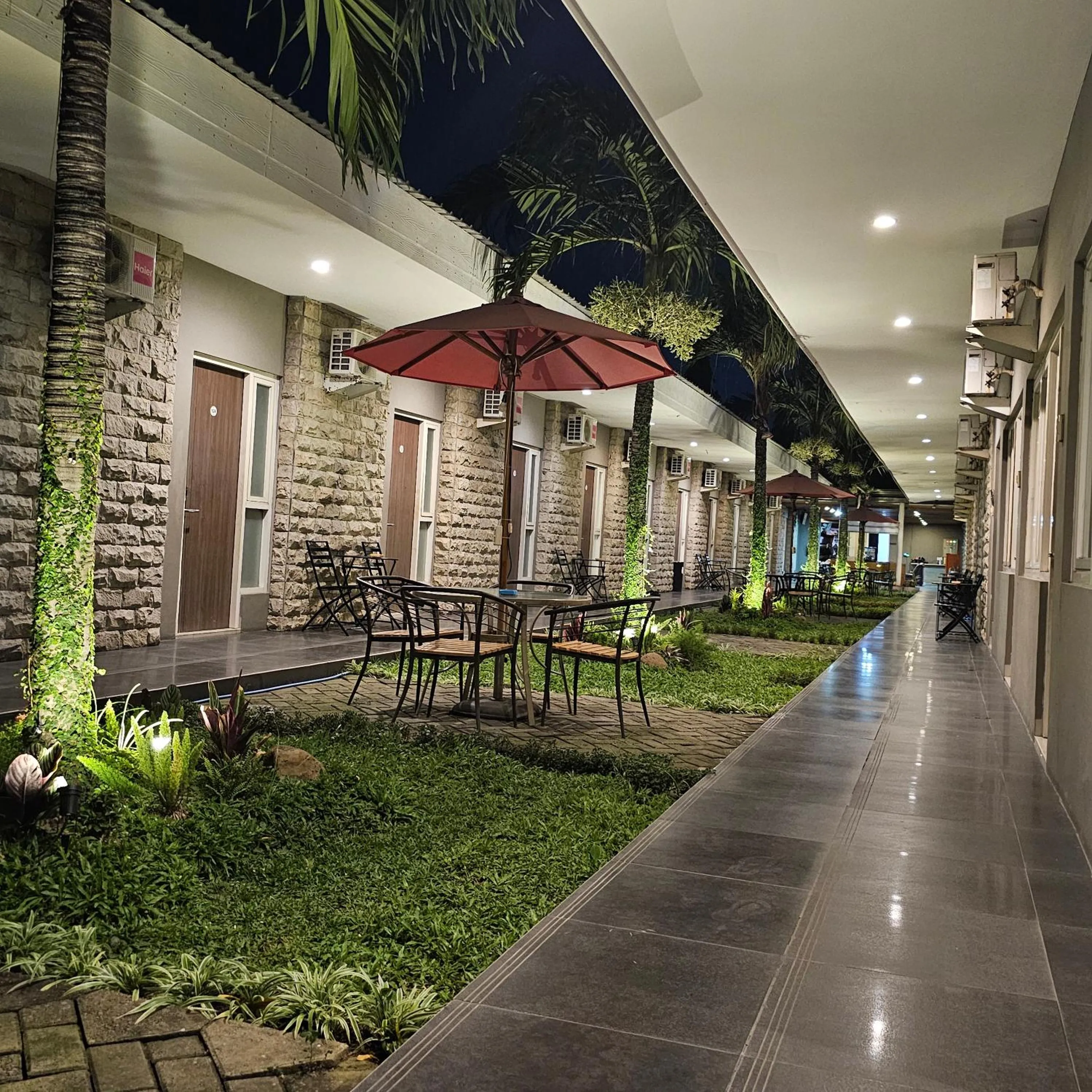 Garden in Sunshine Family Homestay near Terminal 1 Juanda Airport