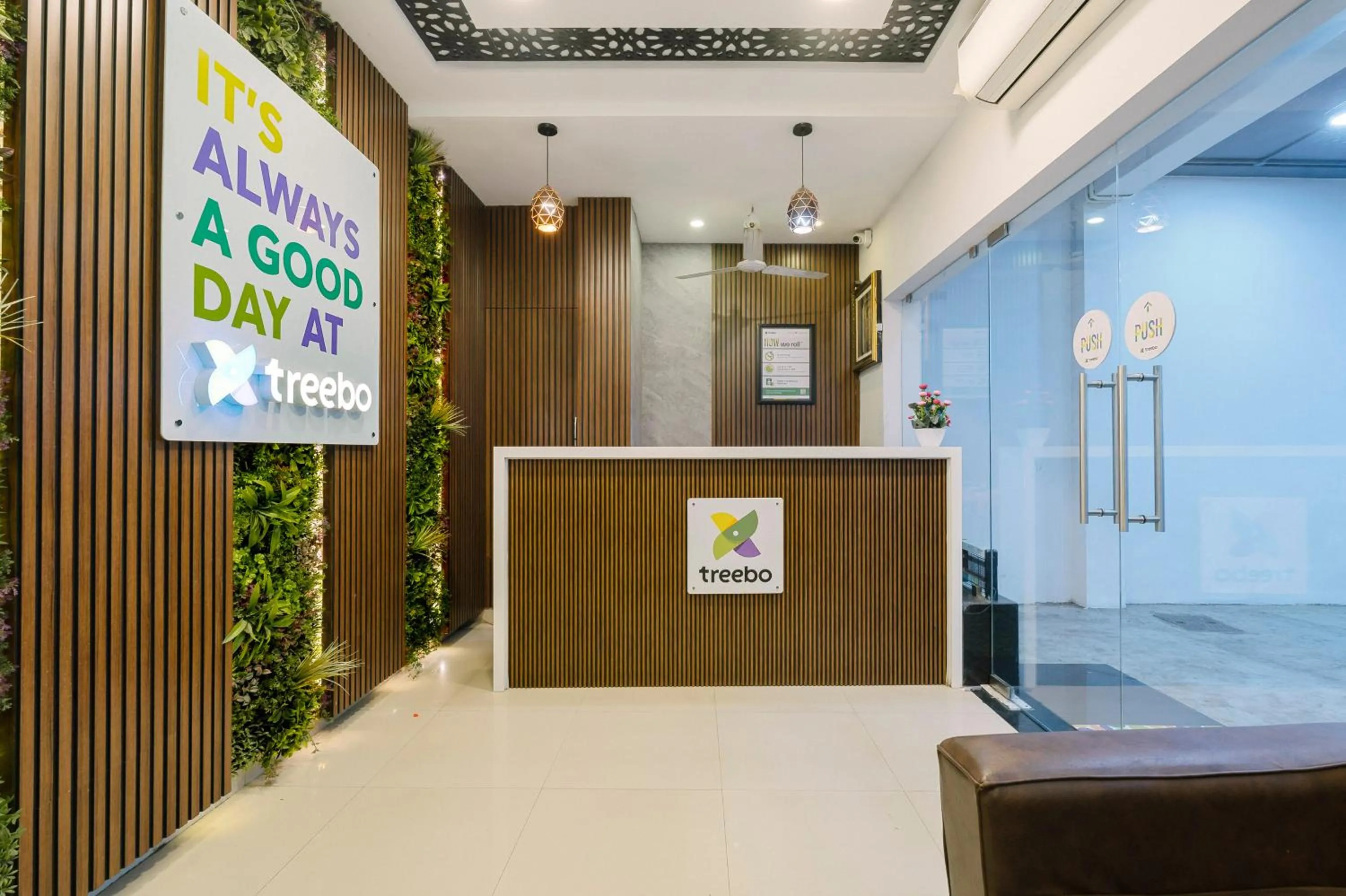 Lobby or reception in Treebo RKH Palace