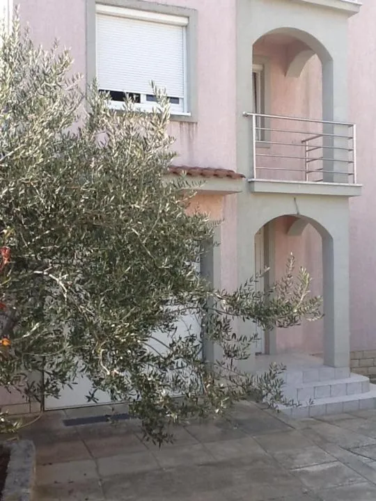 Apartment and Rooms Santini