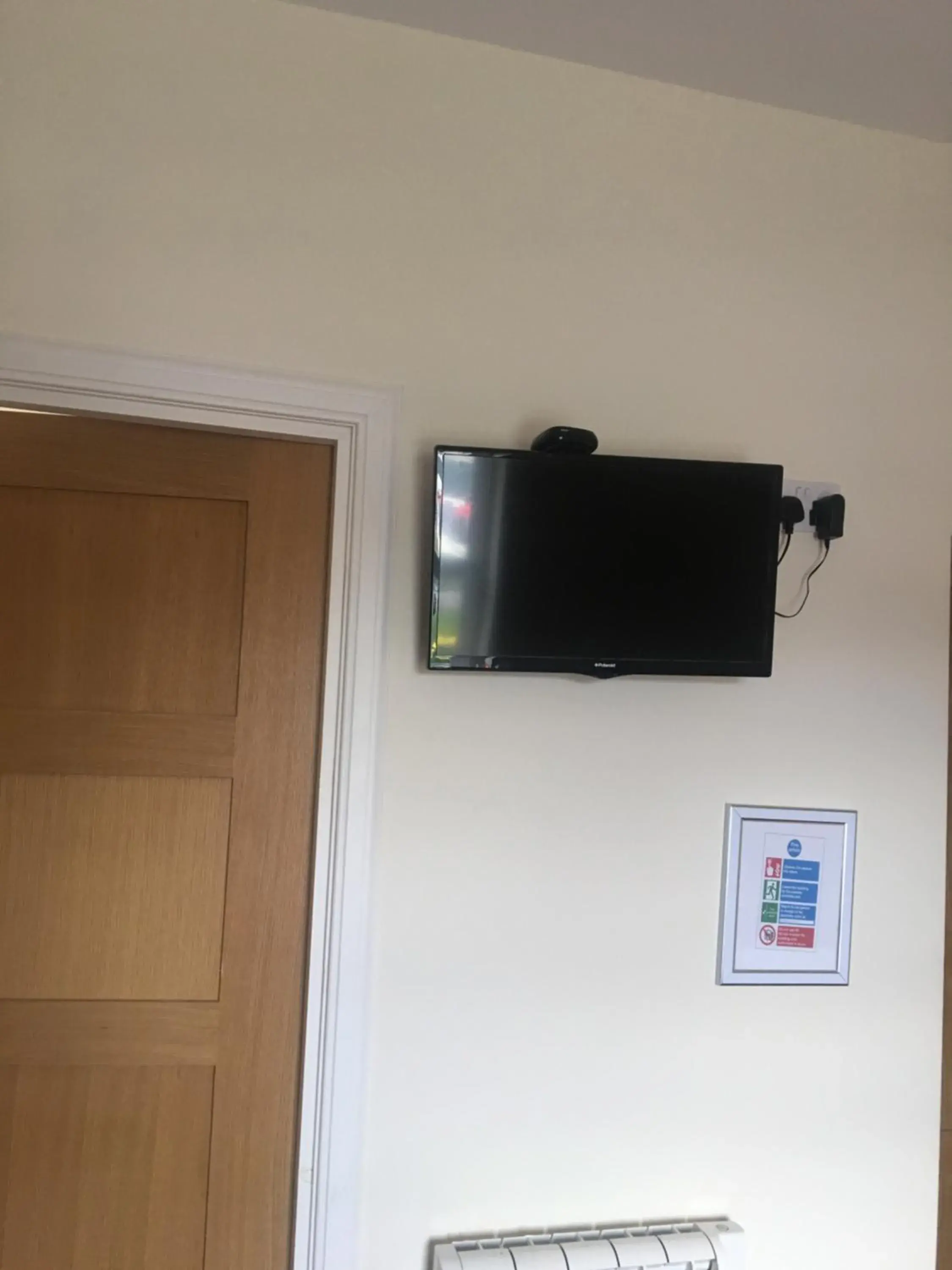 Family Room En-suite to sleep 4 in 1 Lochness Rooms&Hostel Family Room En-suite to sleep 4 in 1 Lochness Rooms&Hostel