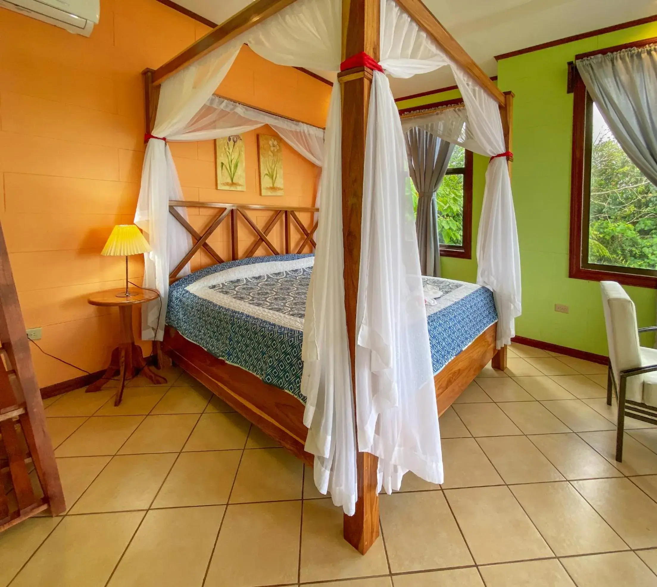 Suite with Hot Tub in Arenal Garden Lodge Suite with Hot Tub in Arenal Garden Lodge