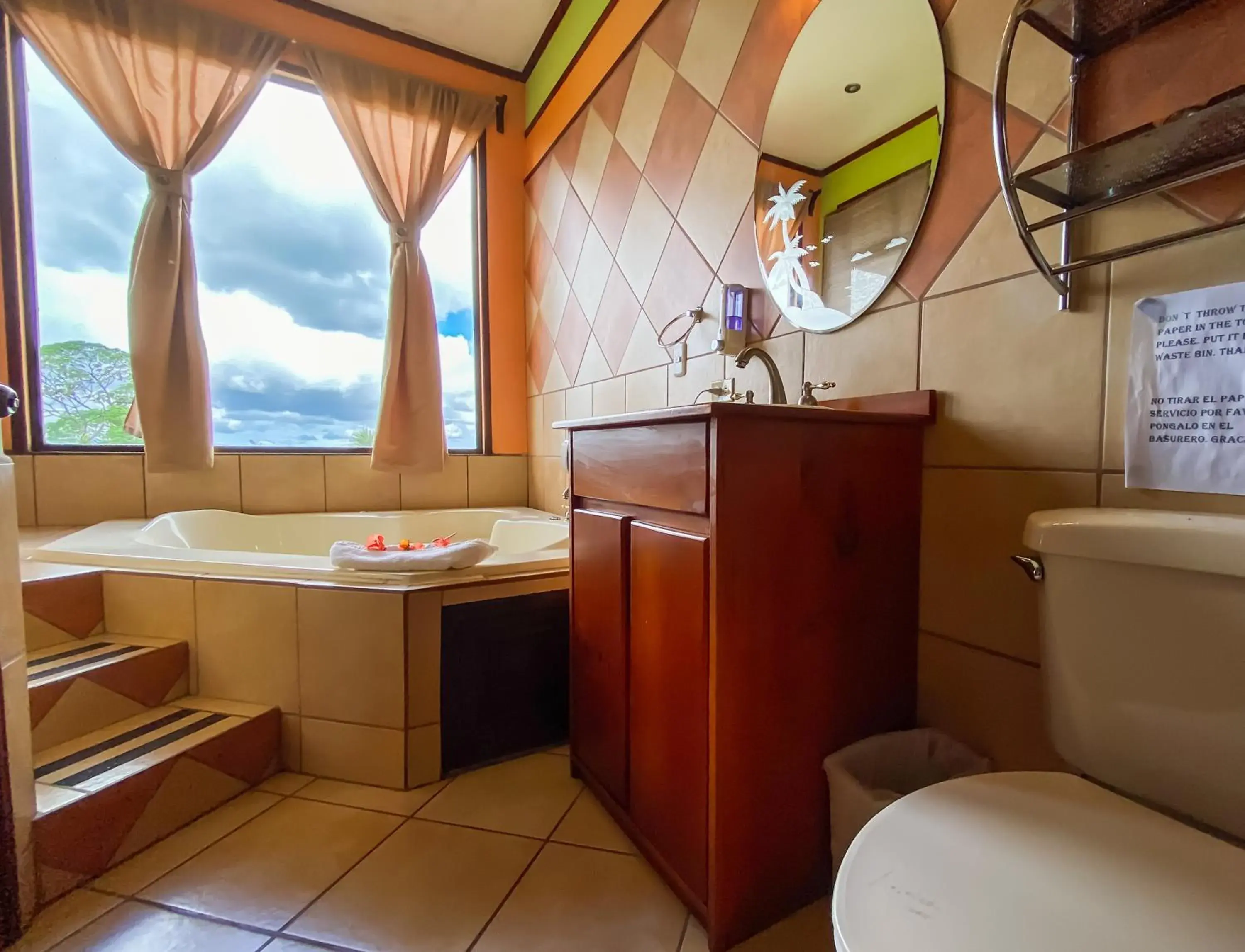 Suite with Hot Tub in Arenal Garden Lodge Suite with Hot Tub in Arenal Garden Lodge