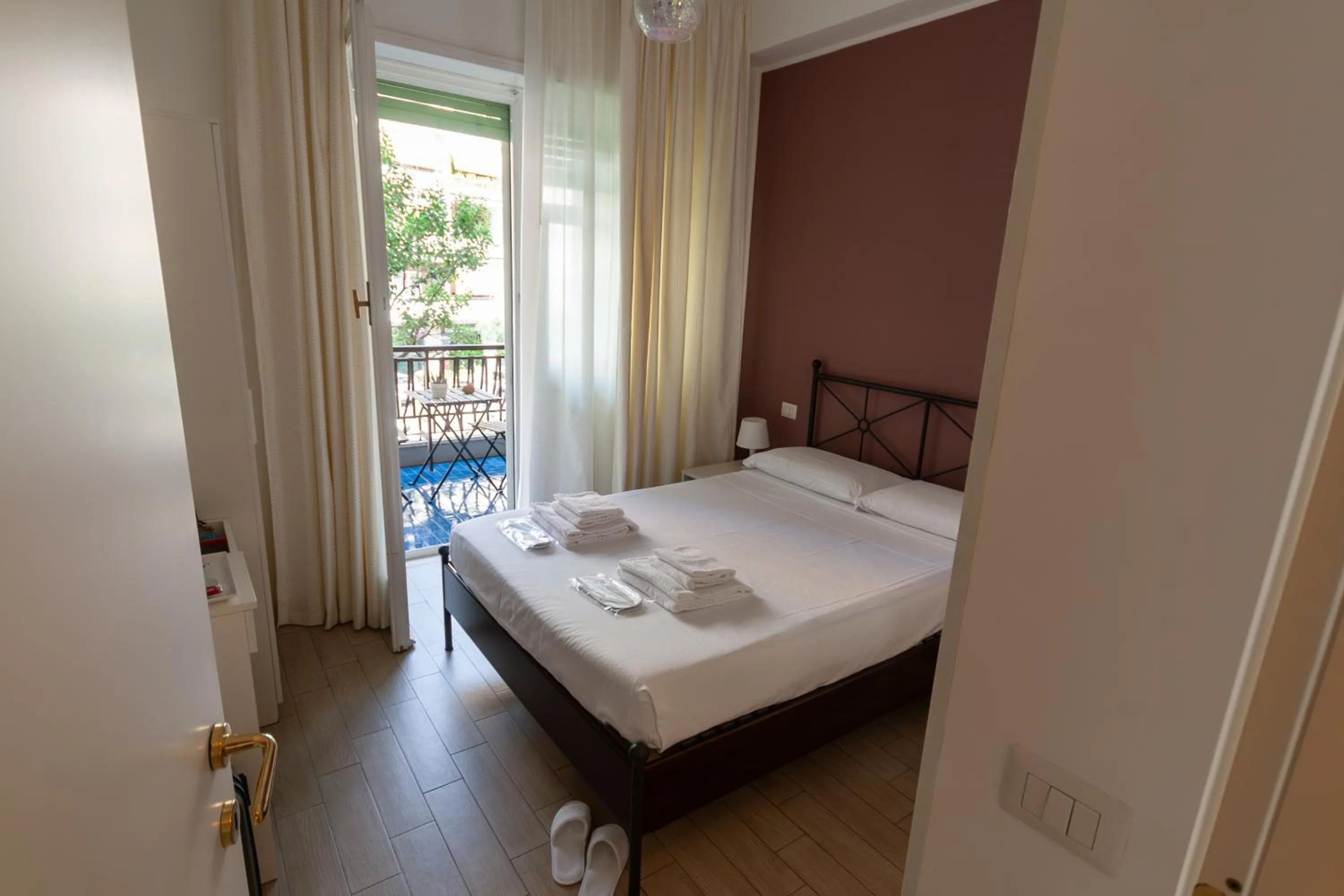 Bedroom, Bed in Magna Cura