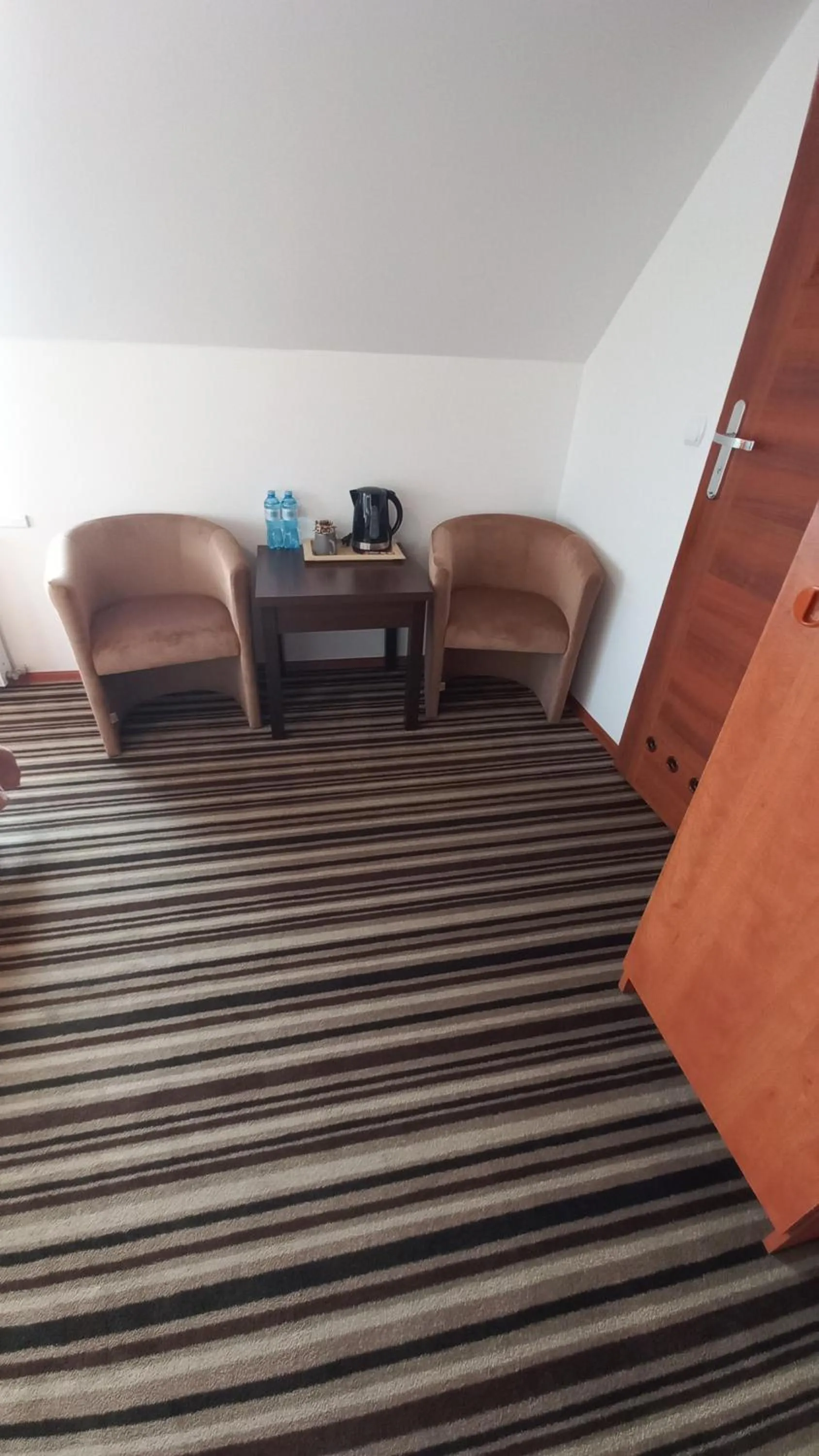 Photo of the whole room in Akwen