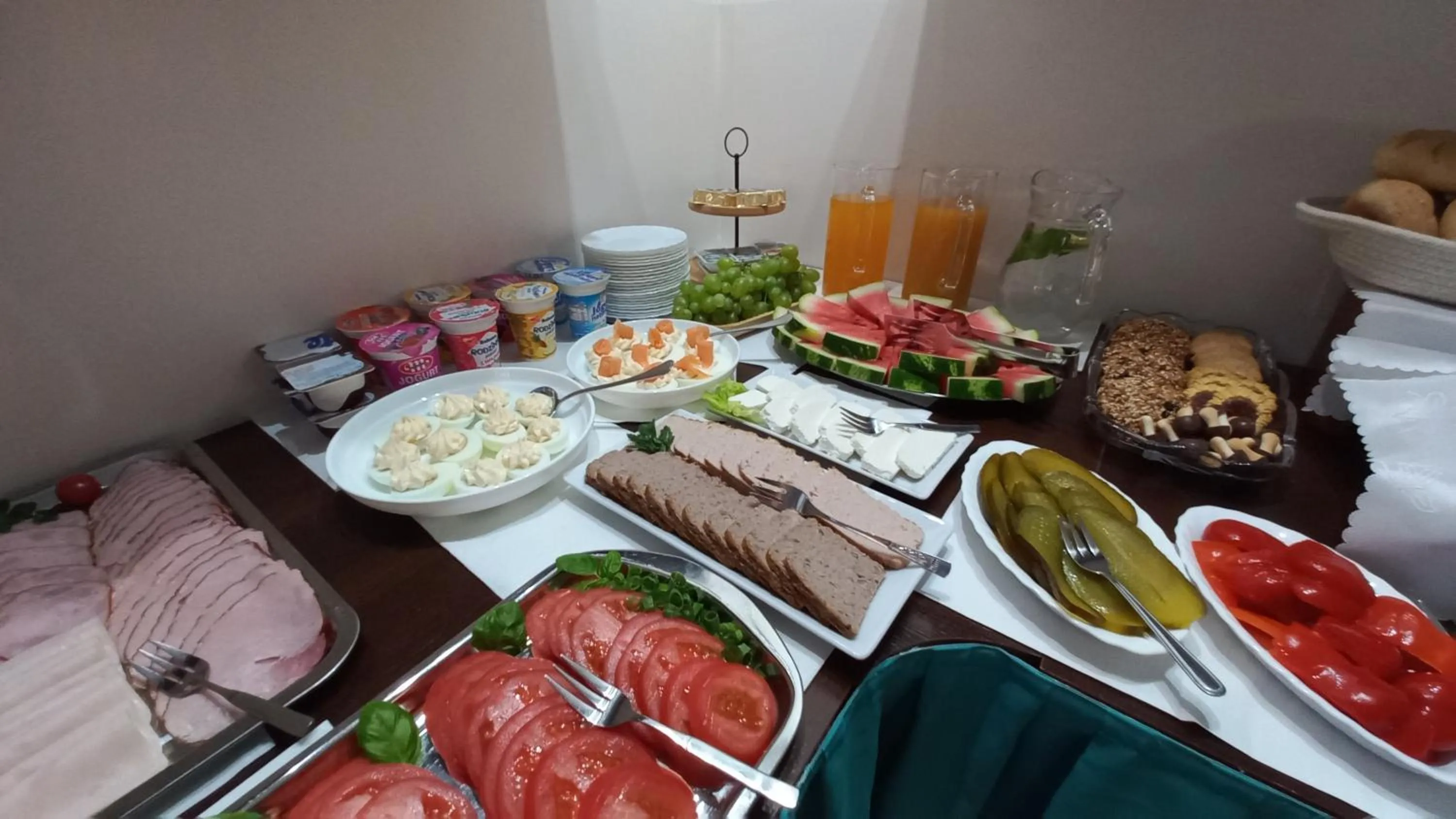 Breakfast in Akwen