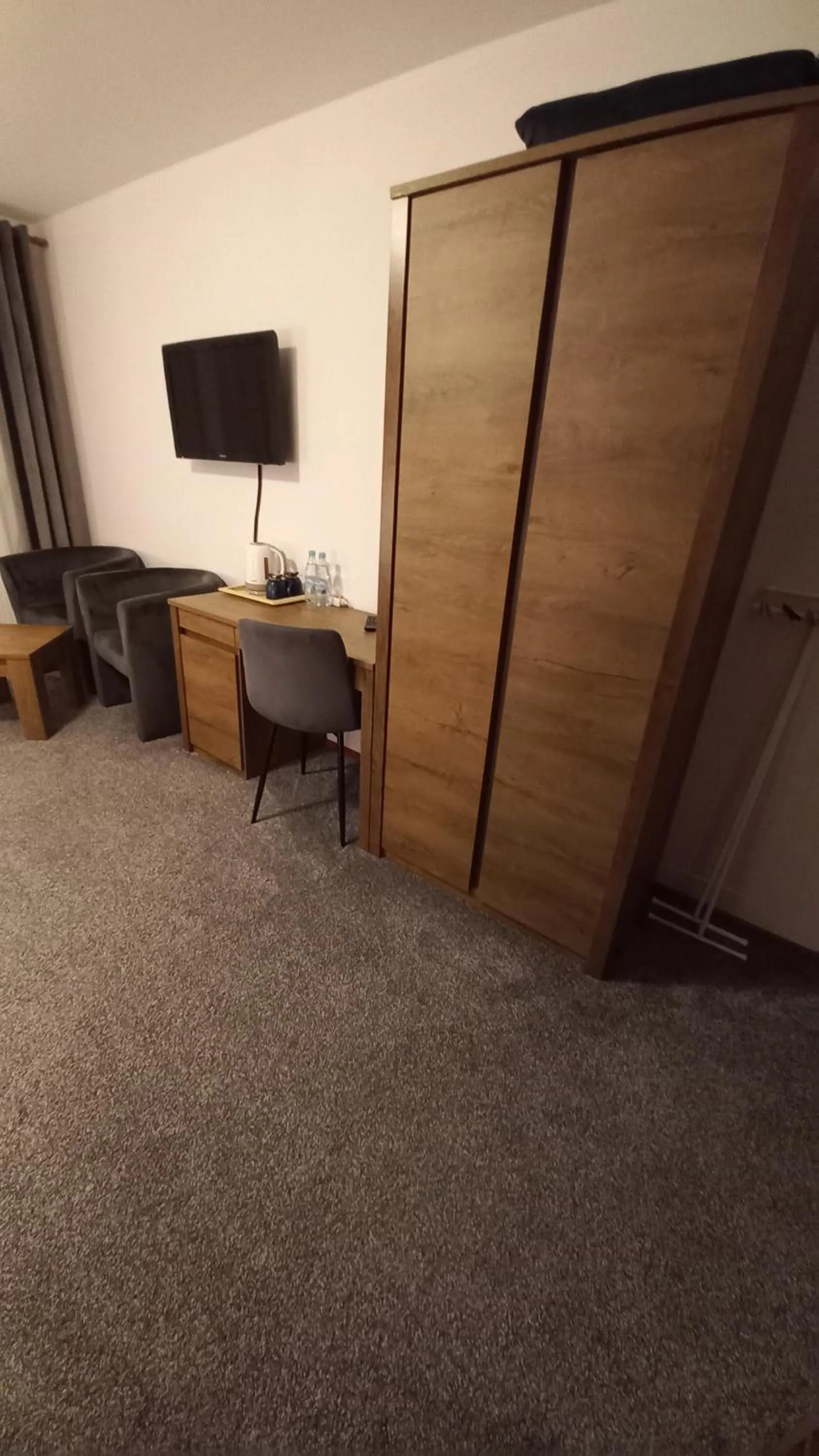 Photo of the whole room in Akwen