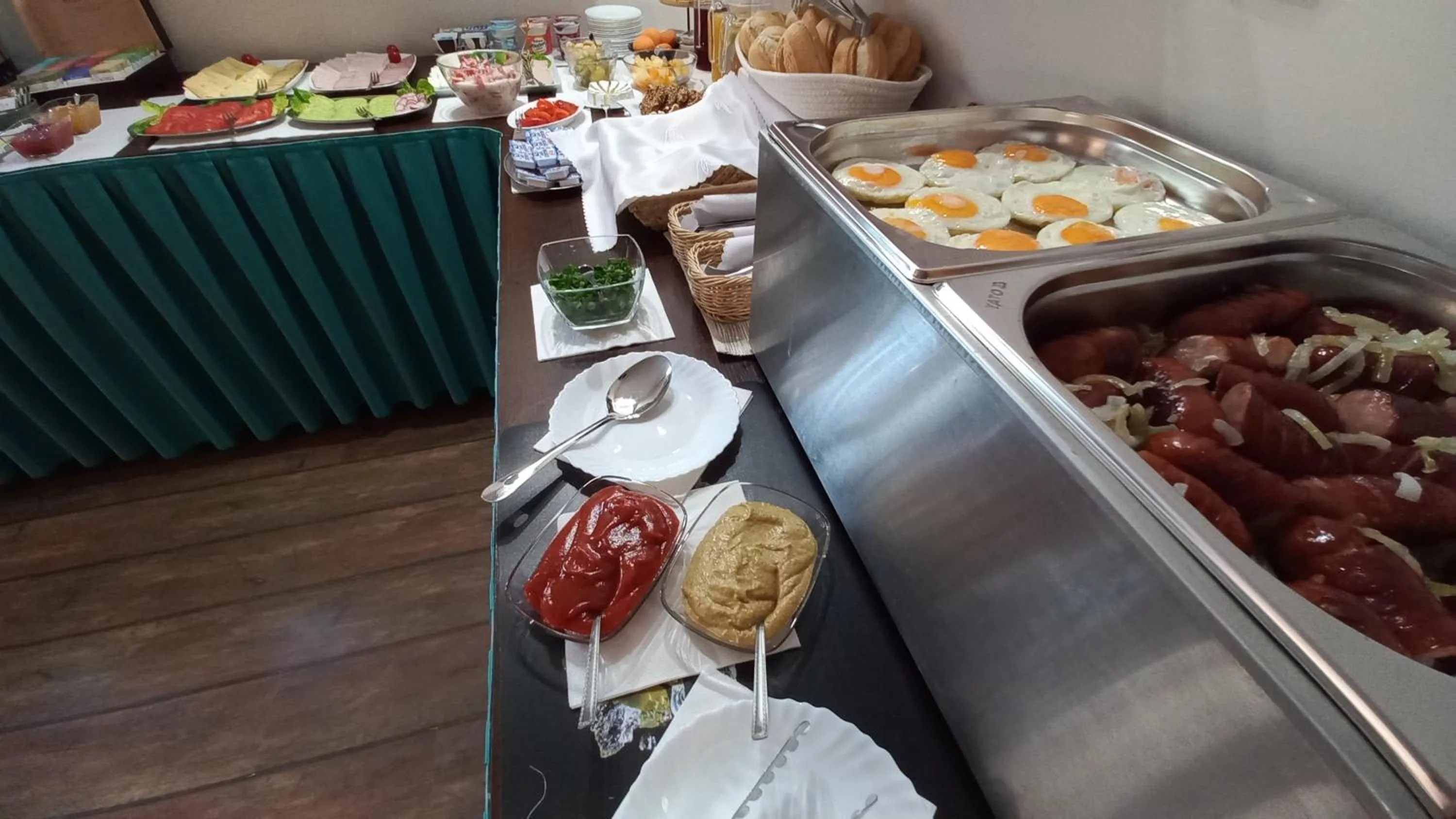 Buffet breakfast in Akwen
