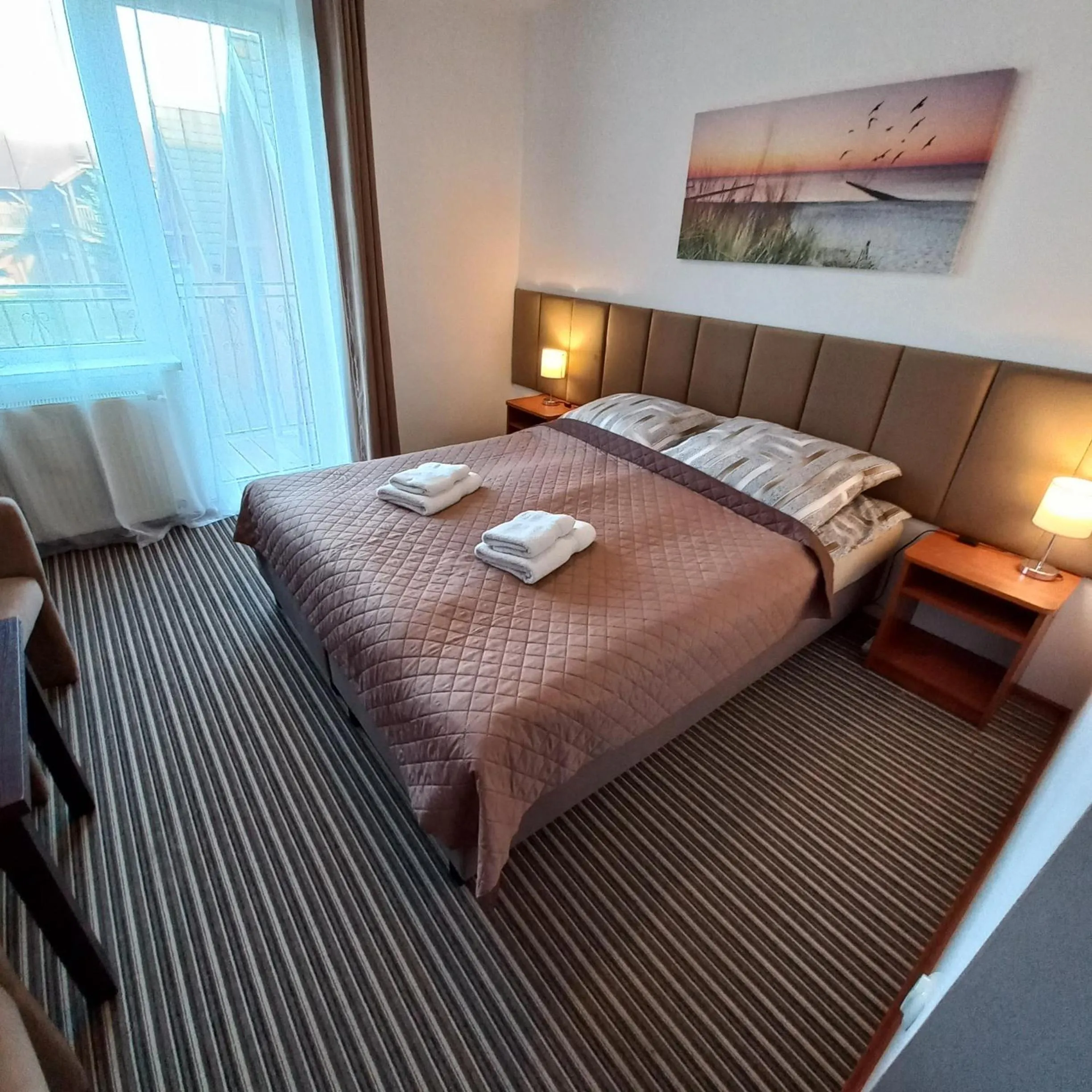 Photo of the whole room, Bed in Akwen