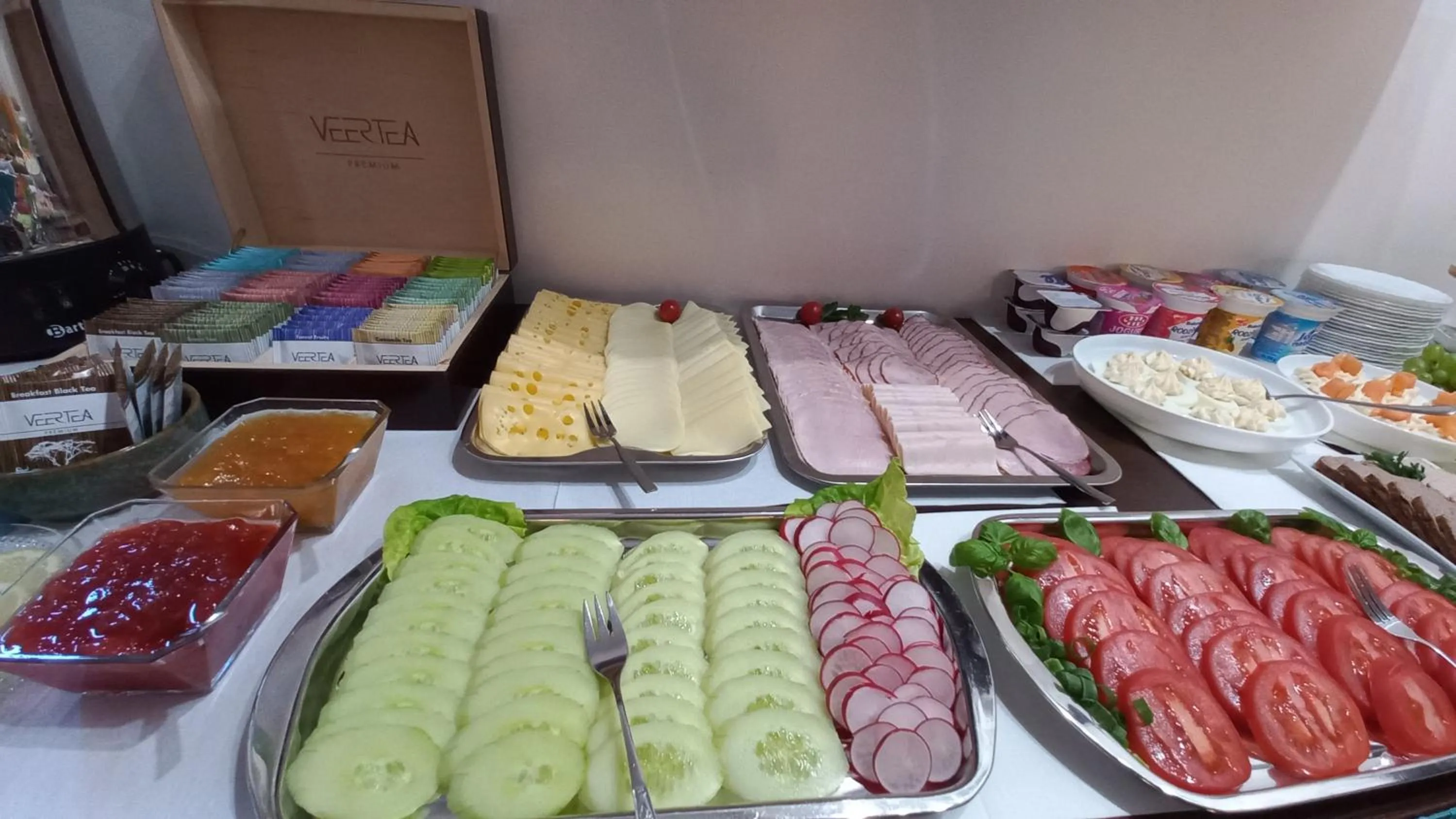 Buffet breakfast in Akwen