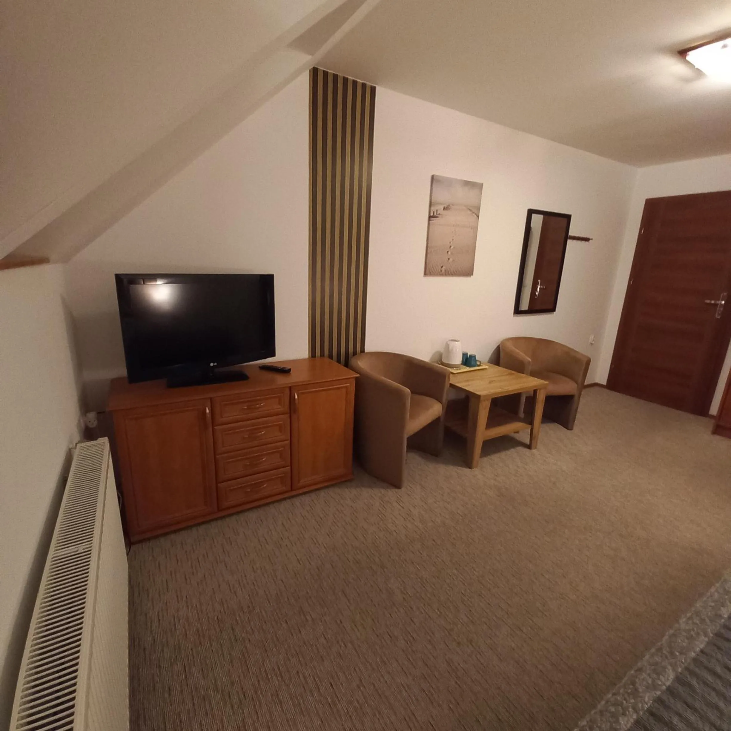 Photo of the whole room in Akwen