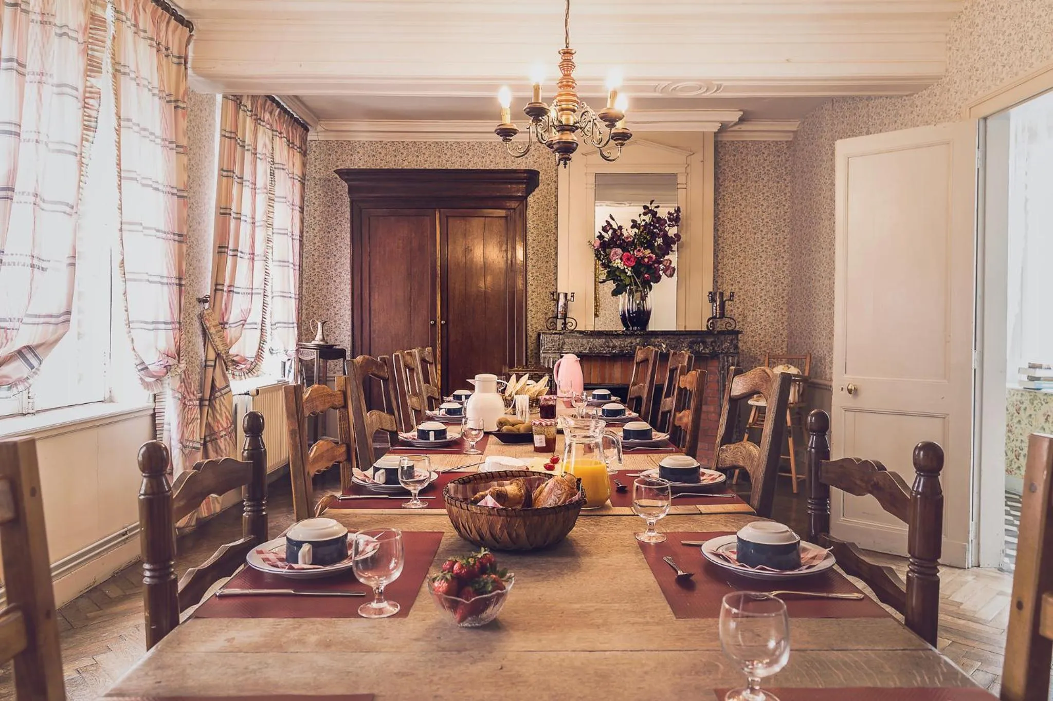 Breakfast in Chateau De Grosfy