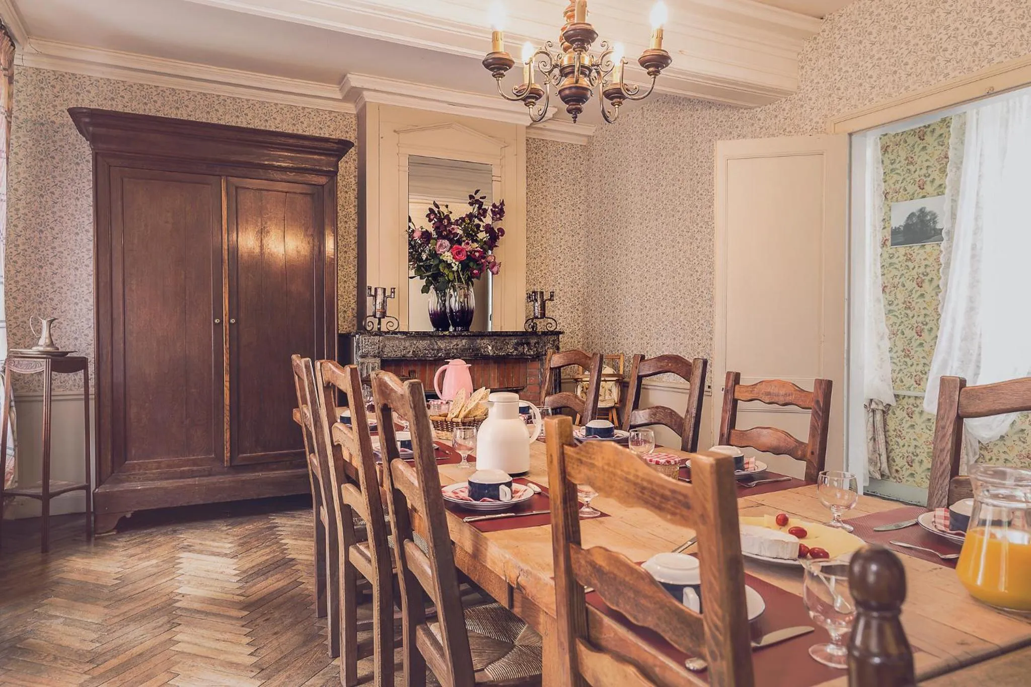 Breakfast in Chateau De Grosfy