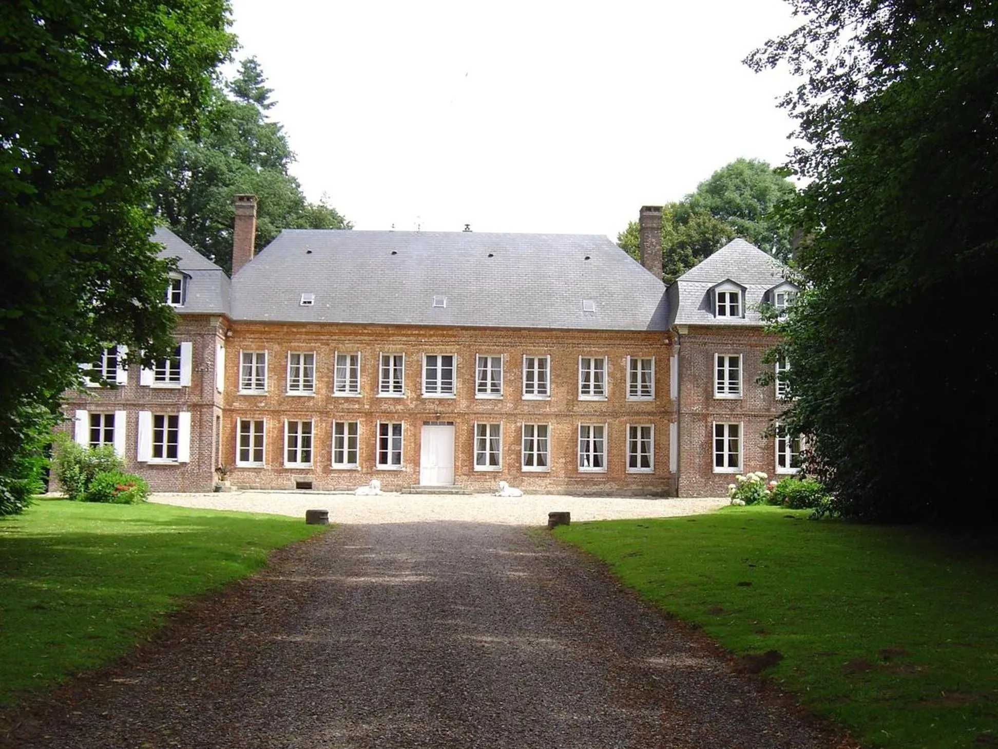 Facade/entrance in Chateau De Grosfy