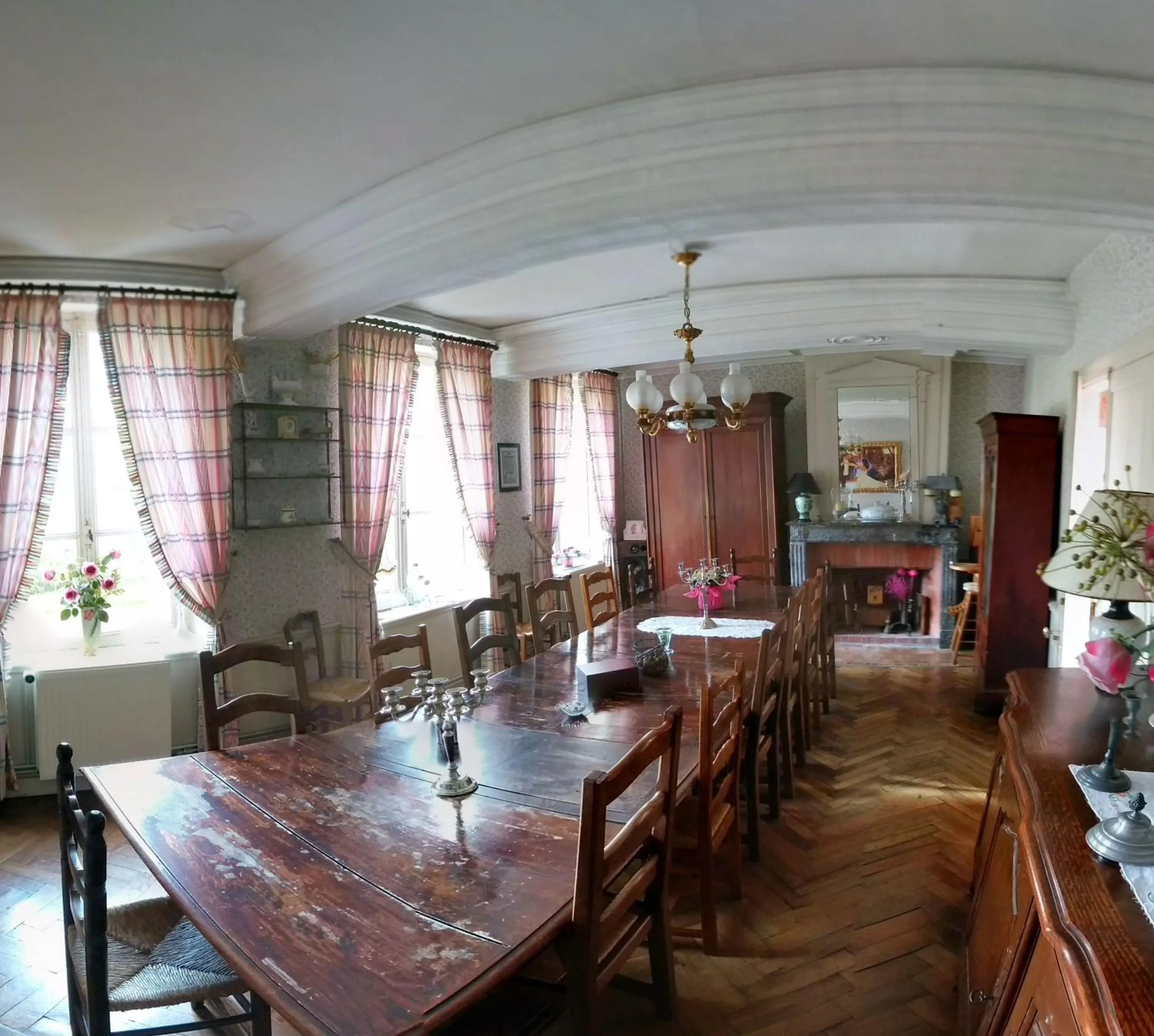 Restaurant/places to eat in Chateau De Grosfy