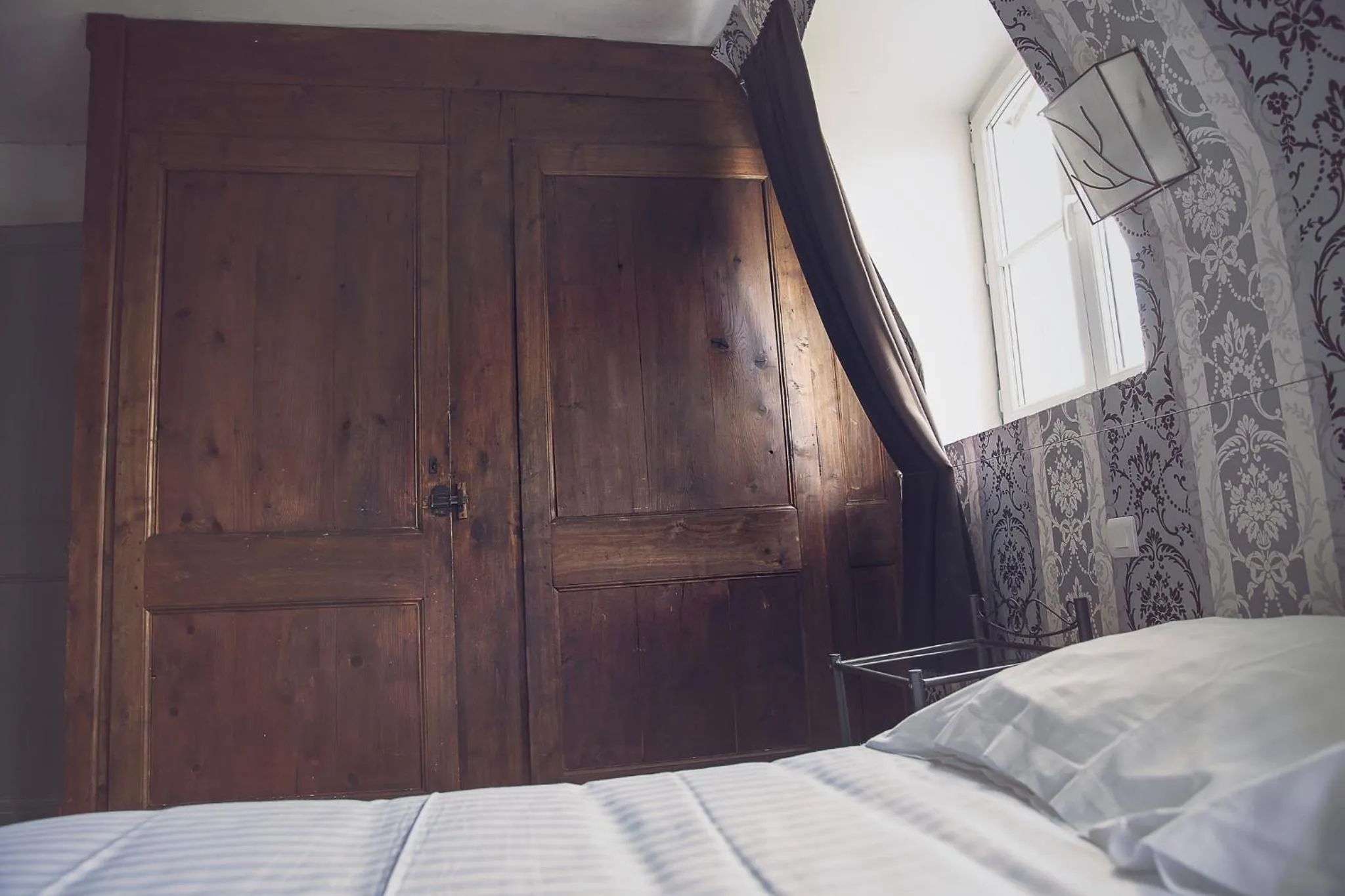 Bedroom, Bed in Chateau De Grosfy