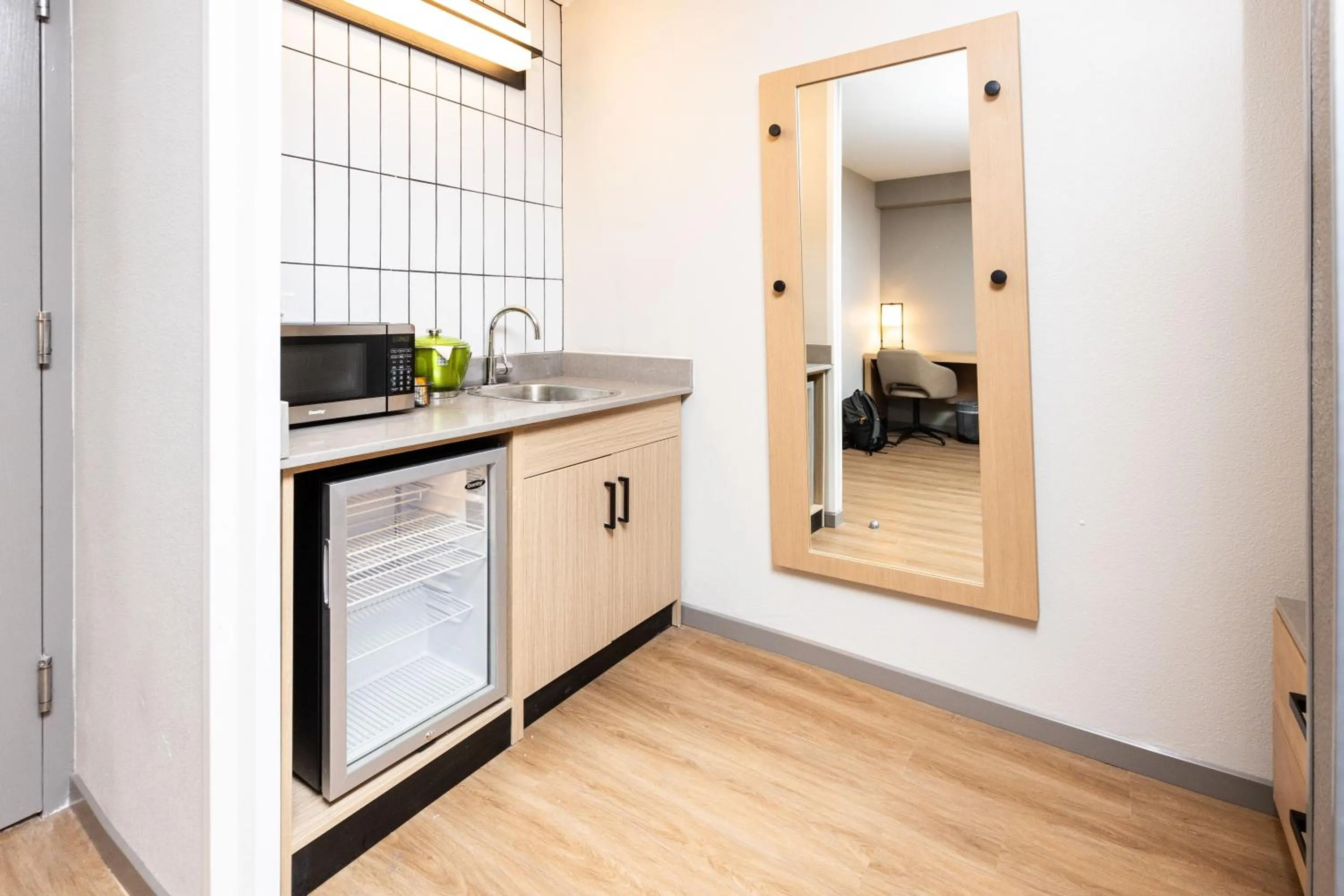 microwave in Hyatt Place Greenville/Haywood