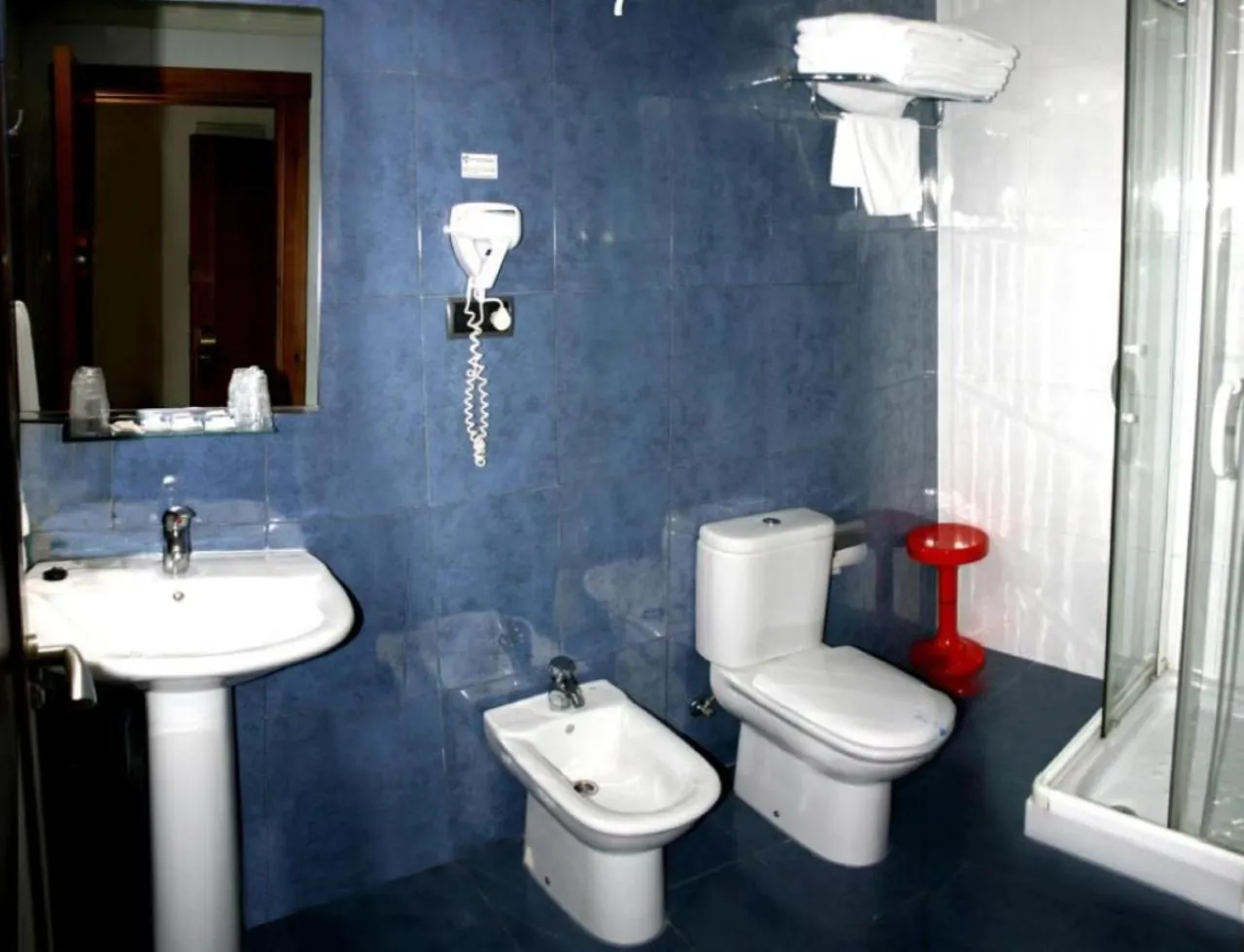 Shower in Hotel Virgen de Covadonga