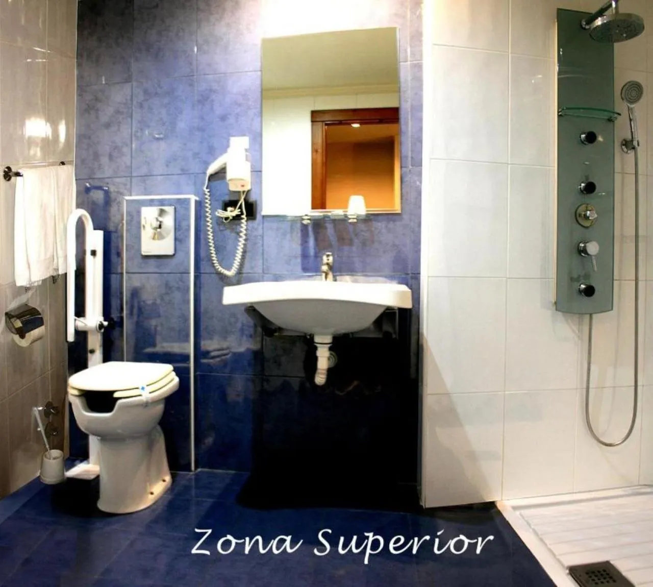 Toilet in Hotel Virgen de Covadonga