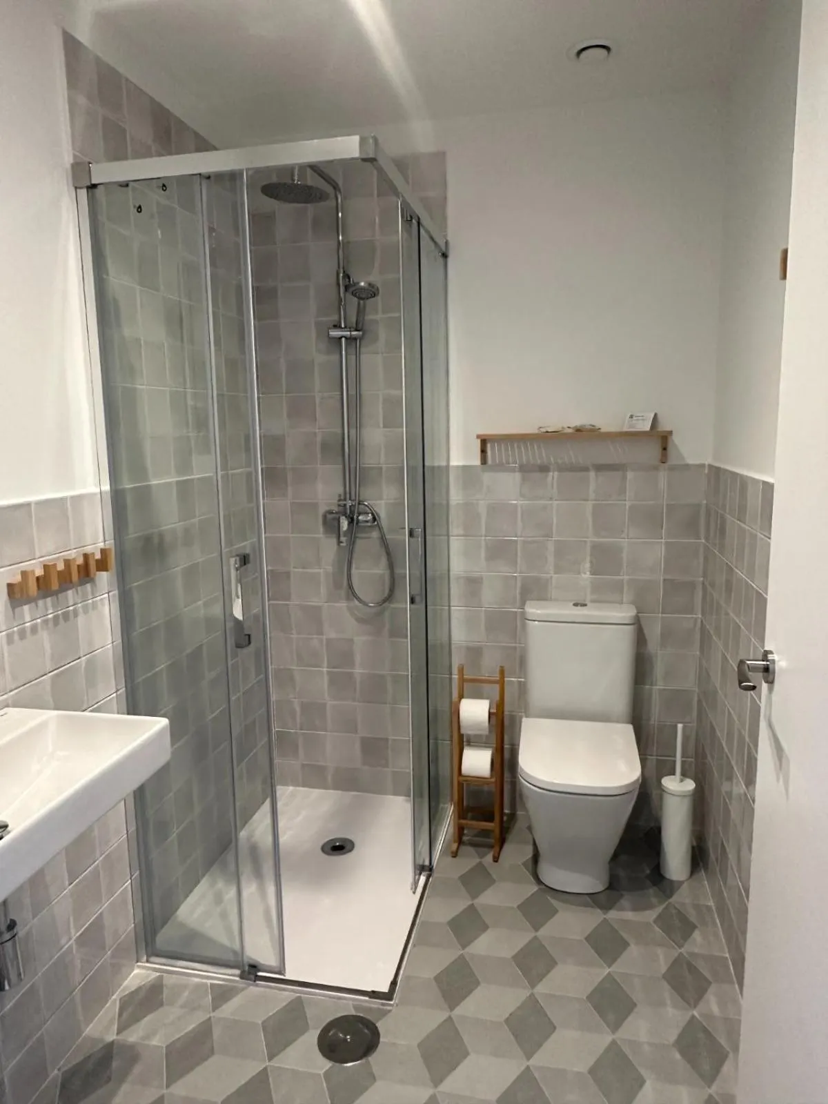 Shower in Hotel Virgen de Covadonga