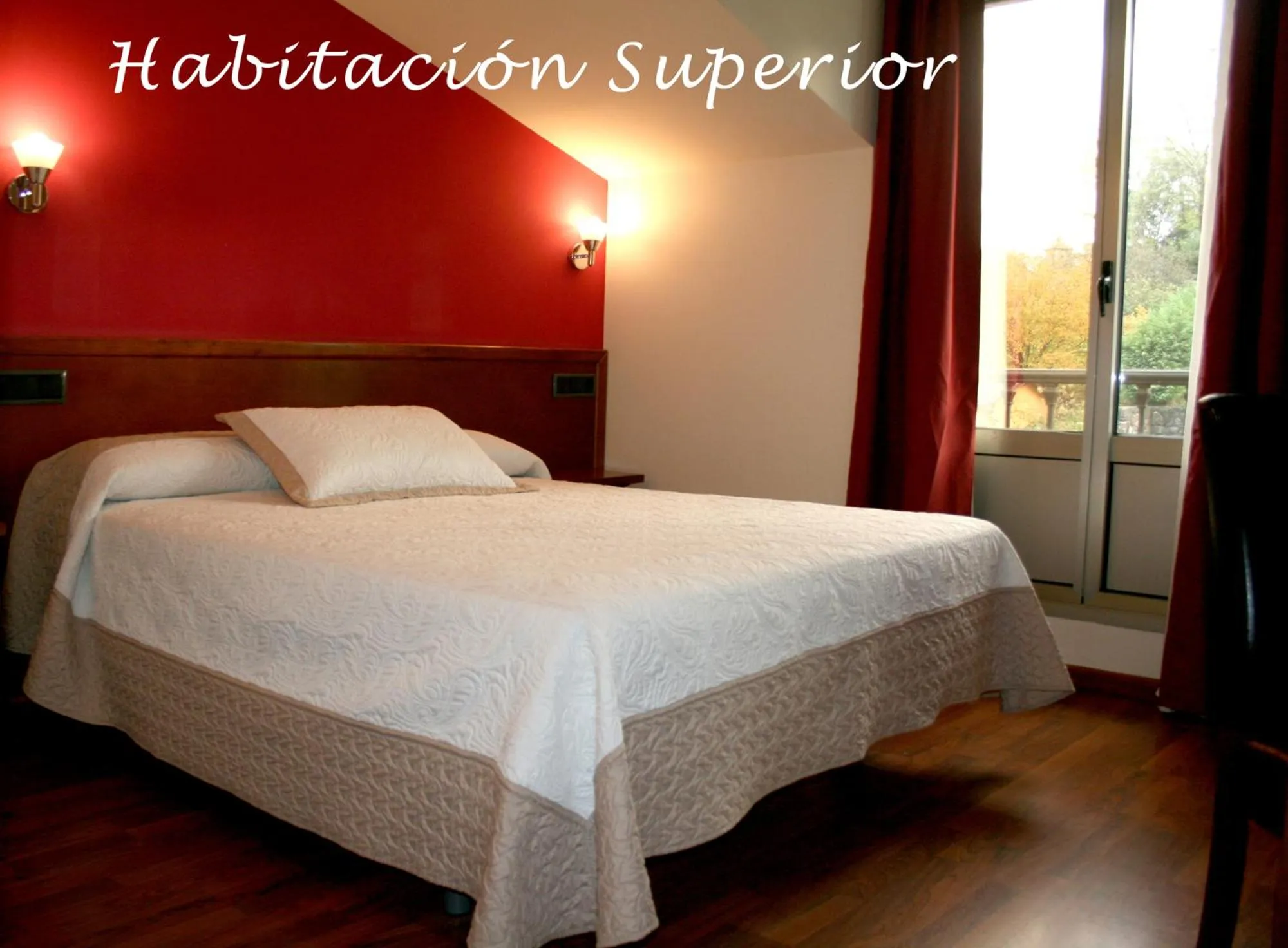 Bedroom, Bed in Hotel Virgen de Covadonga