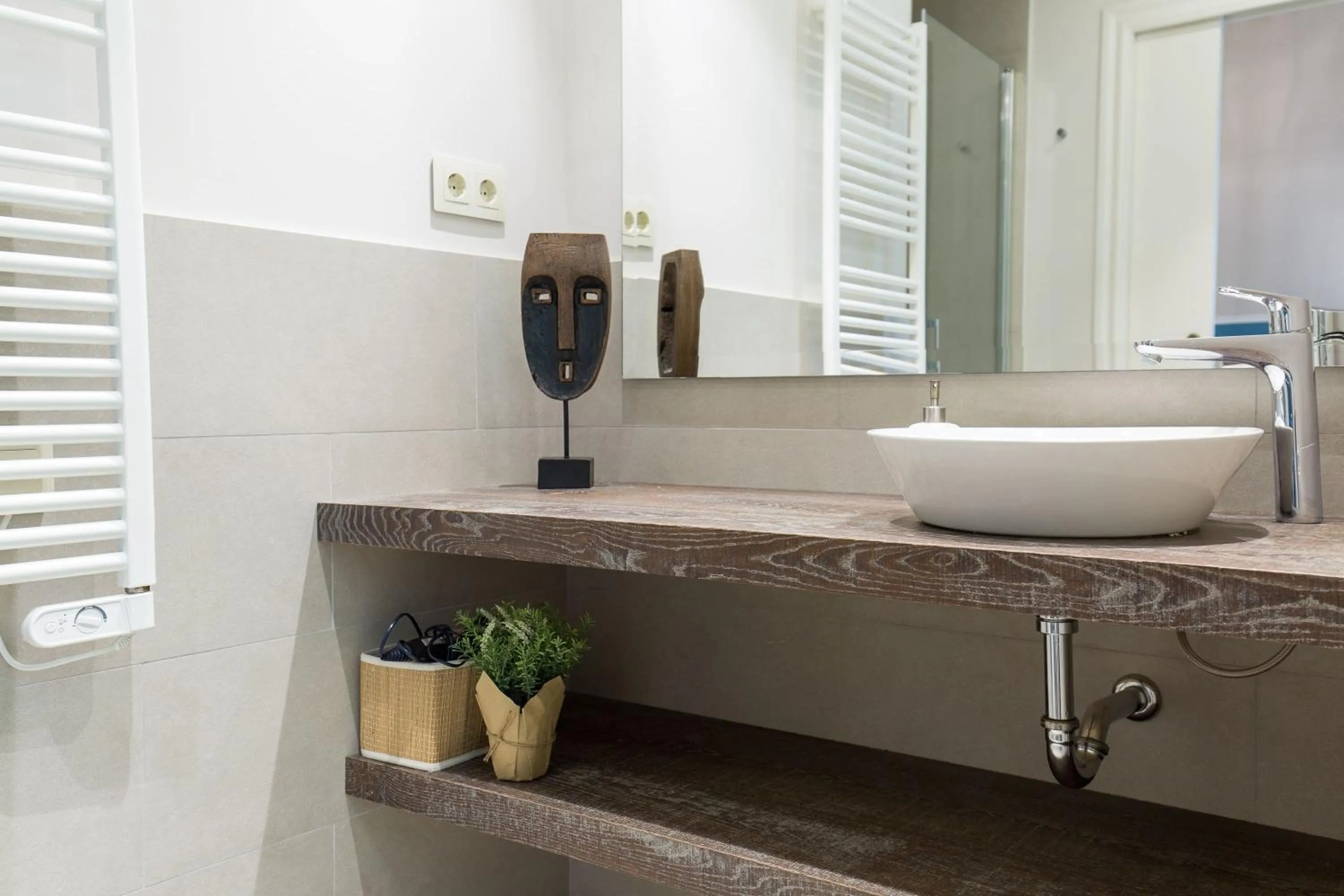 Bathroom in Weflating Suites Sant Antoni Market