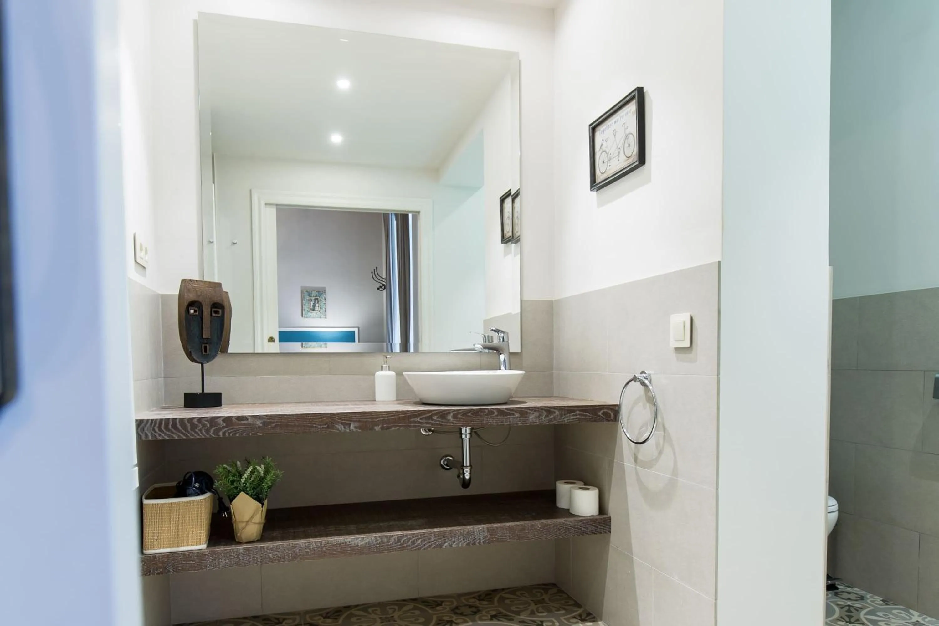 Bathroom in Weflating Suites Sant Antoni Market