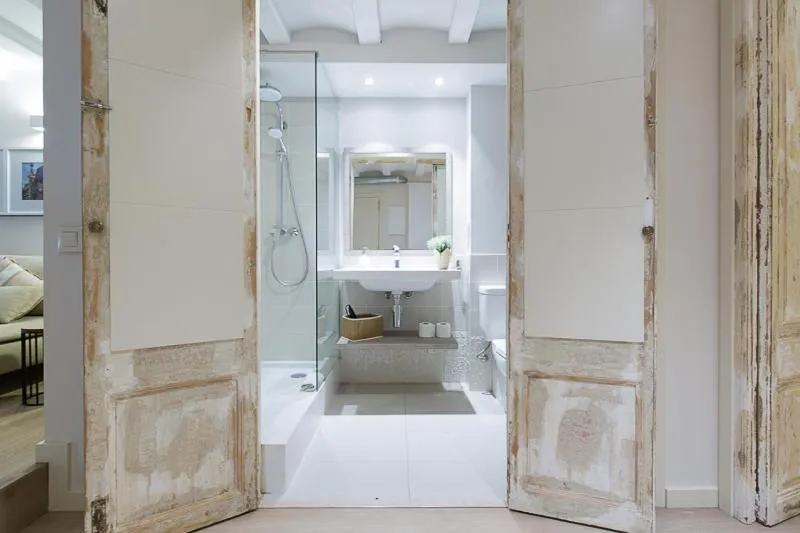 Shower in Weflating Suites Sant Antoni Market