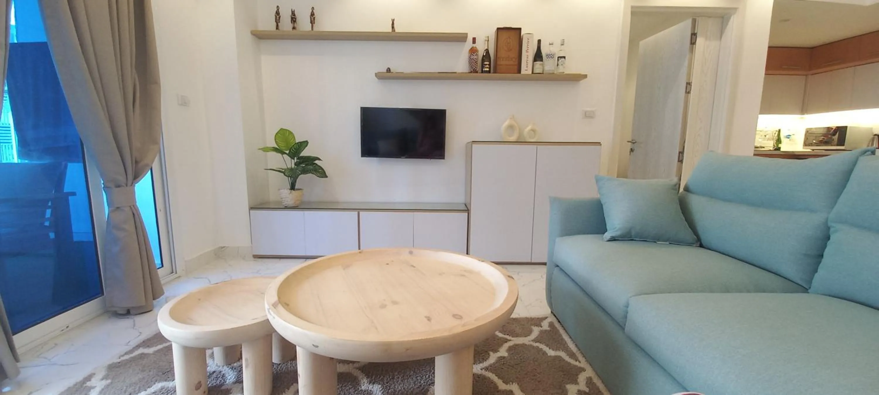 TV and multimedia in Beachfront Boho Style apartment in Fanadir Bay