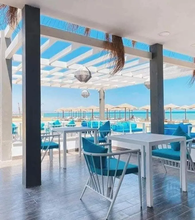 Restaurant/places to eat in Beachfront Boho Style apartment in Fanadir Bay