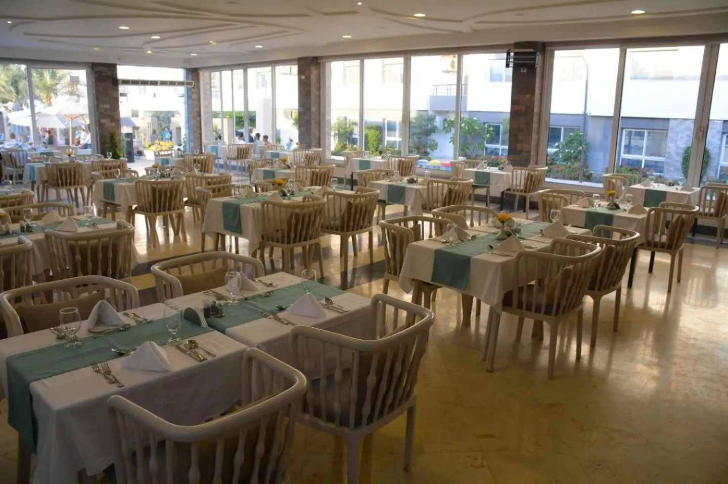 Restaurant/places to eat in Beachfront Boho Style apartment in Fanadir Bay