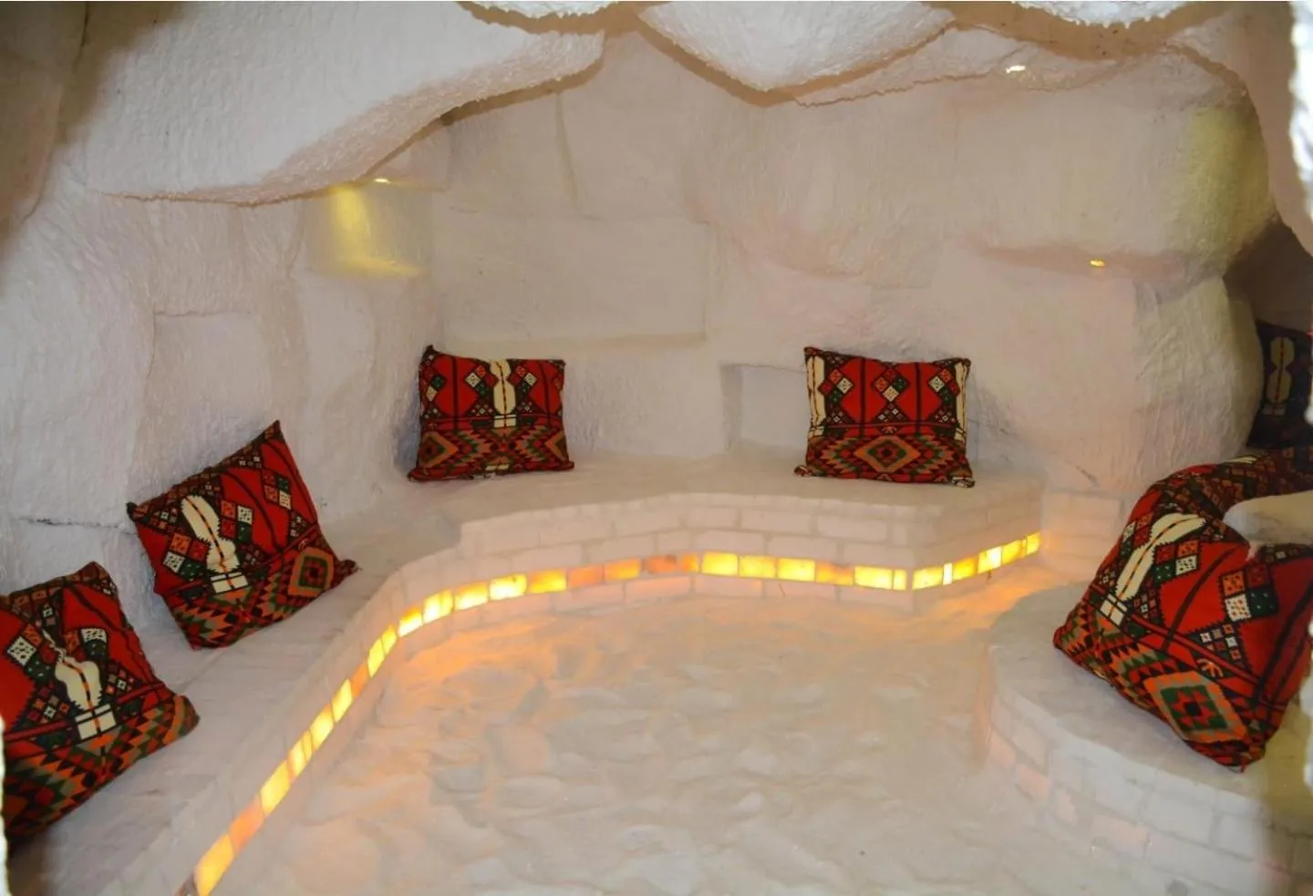 Property building, Bed in Beachfront Boho Style apartment in Fanadir Bay