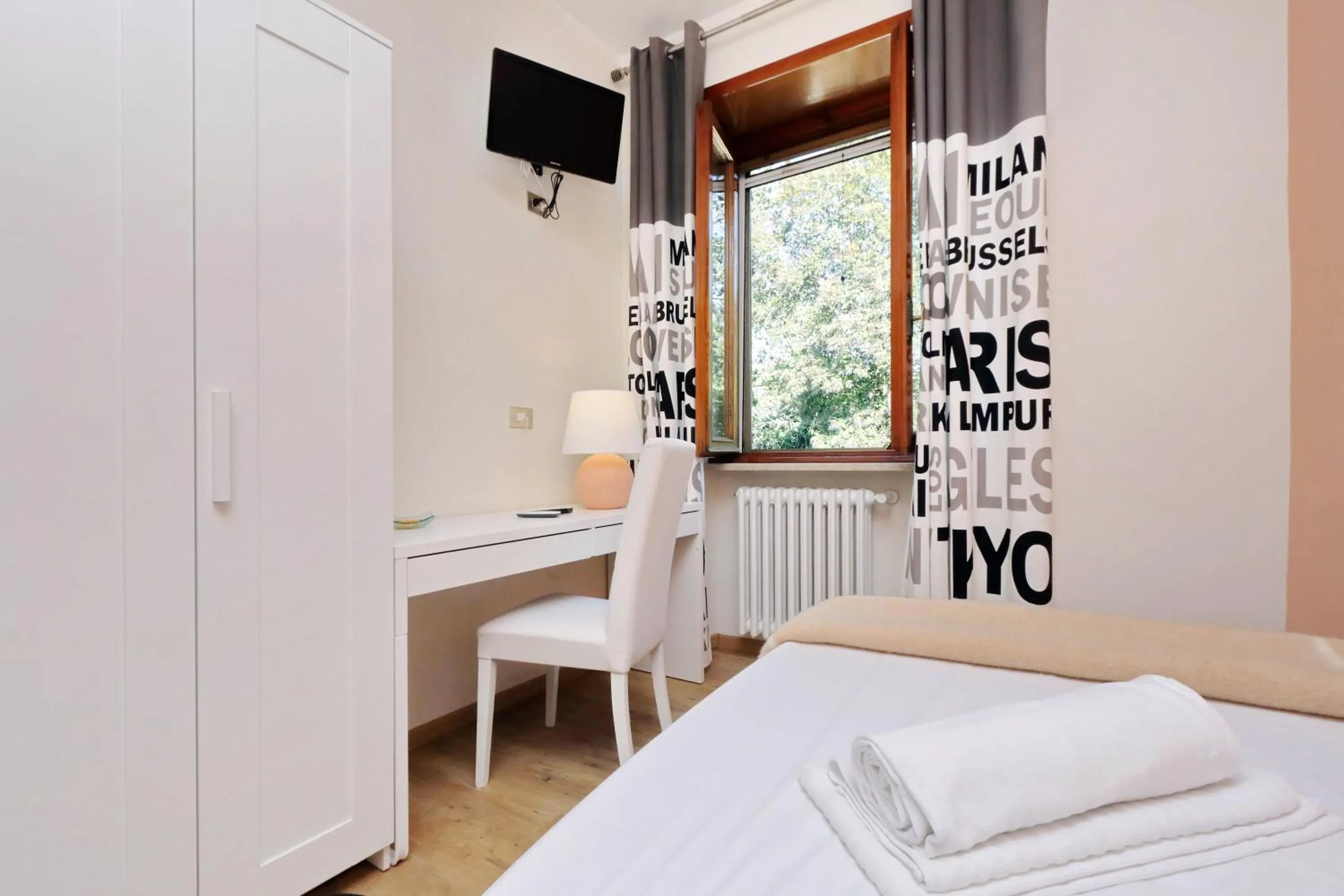 Bed in Antico Platano