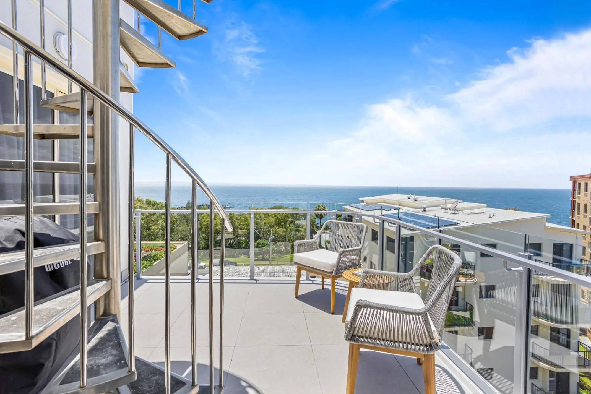 Stylish 3-Bed Apartment in Coastal Redcliffe