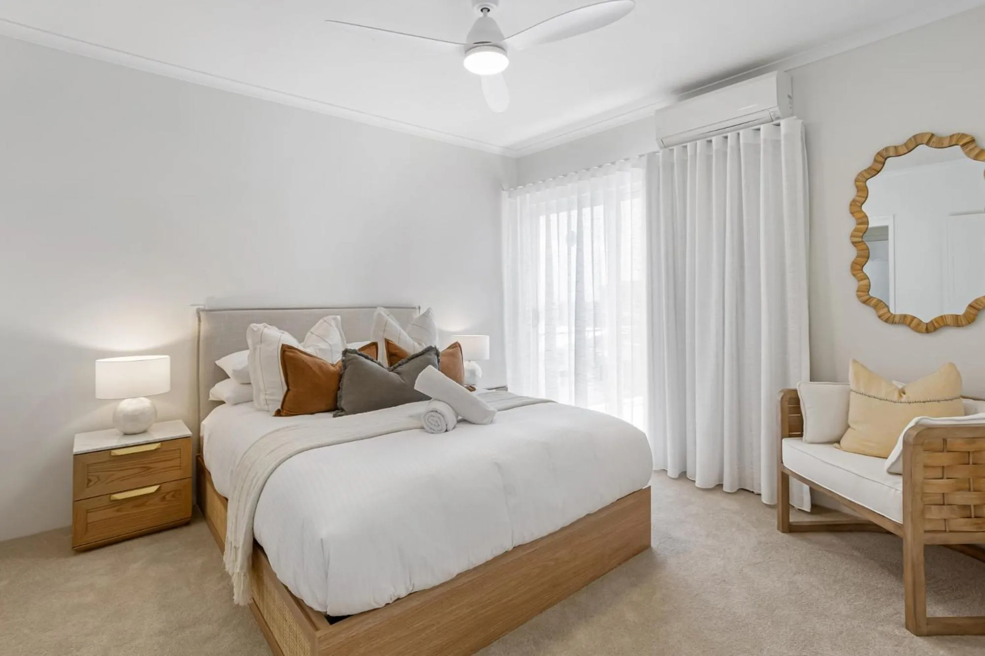 Stylish 3-Bed Apartment in Coastal Redcliffe