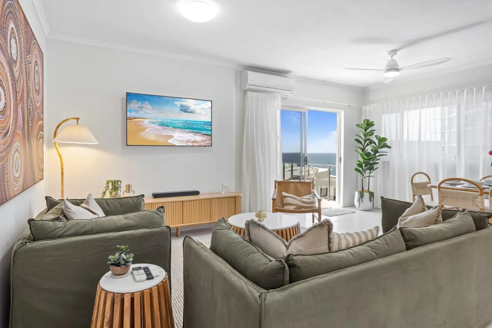 Stylish 3-Bed Apartment in Coastal Redcliffe Stylish 3-Bed Apartment in Coastal Redcliffe