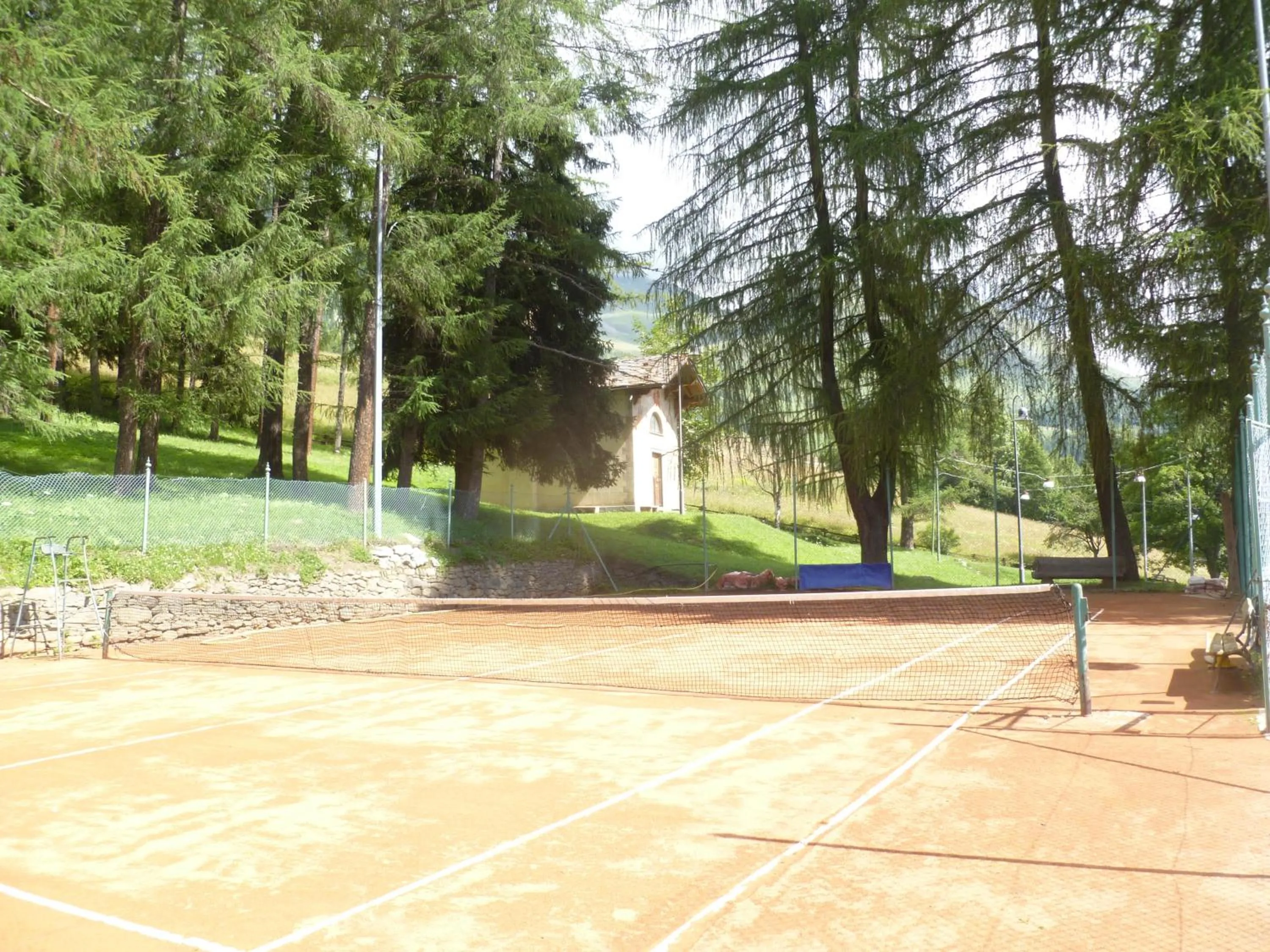 Tennis court in Santa San