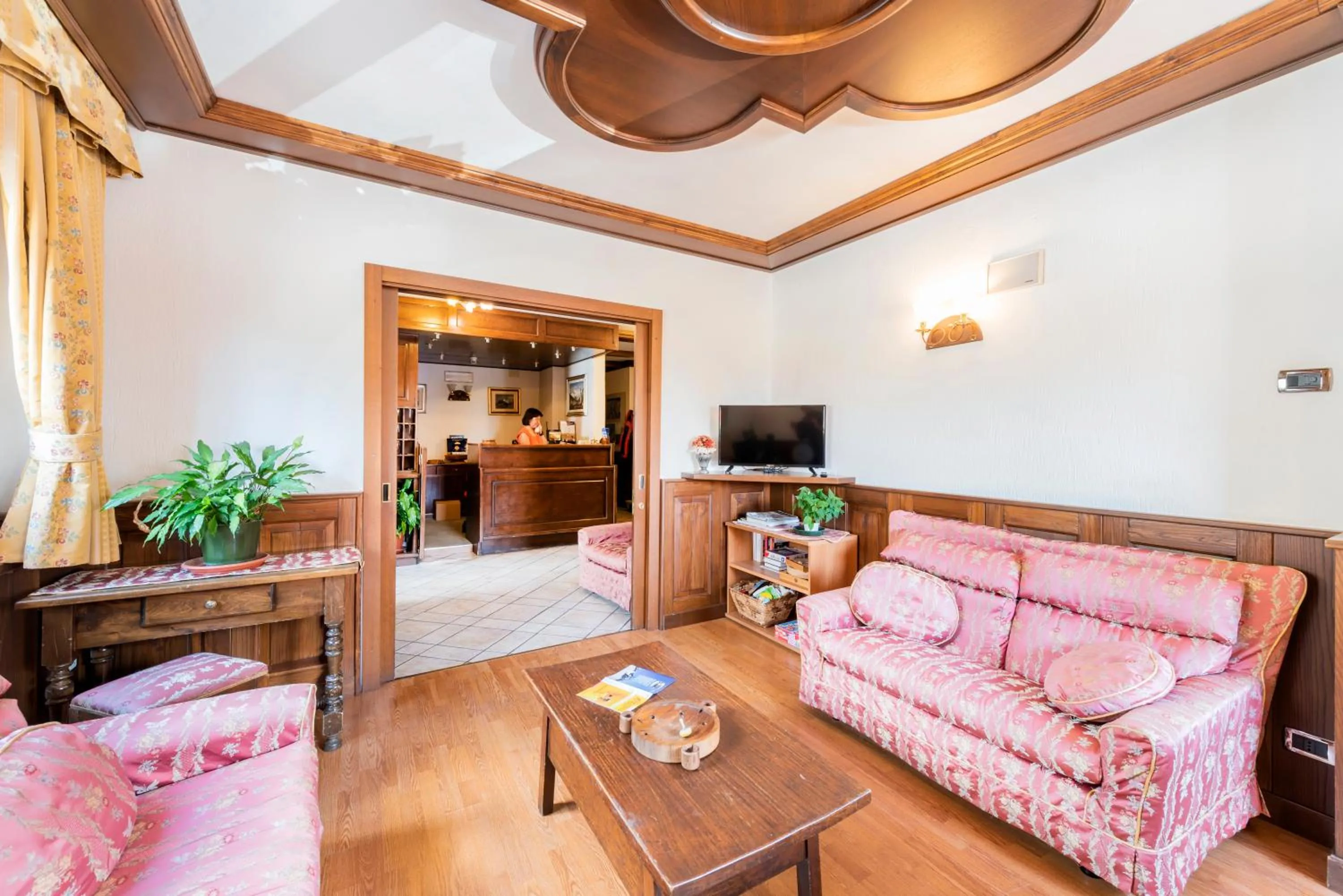 Communal lounge/ TV room in Santa San