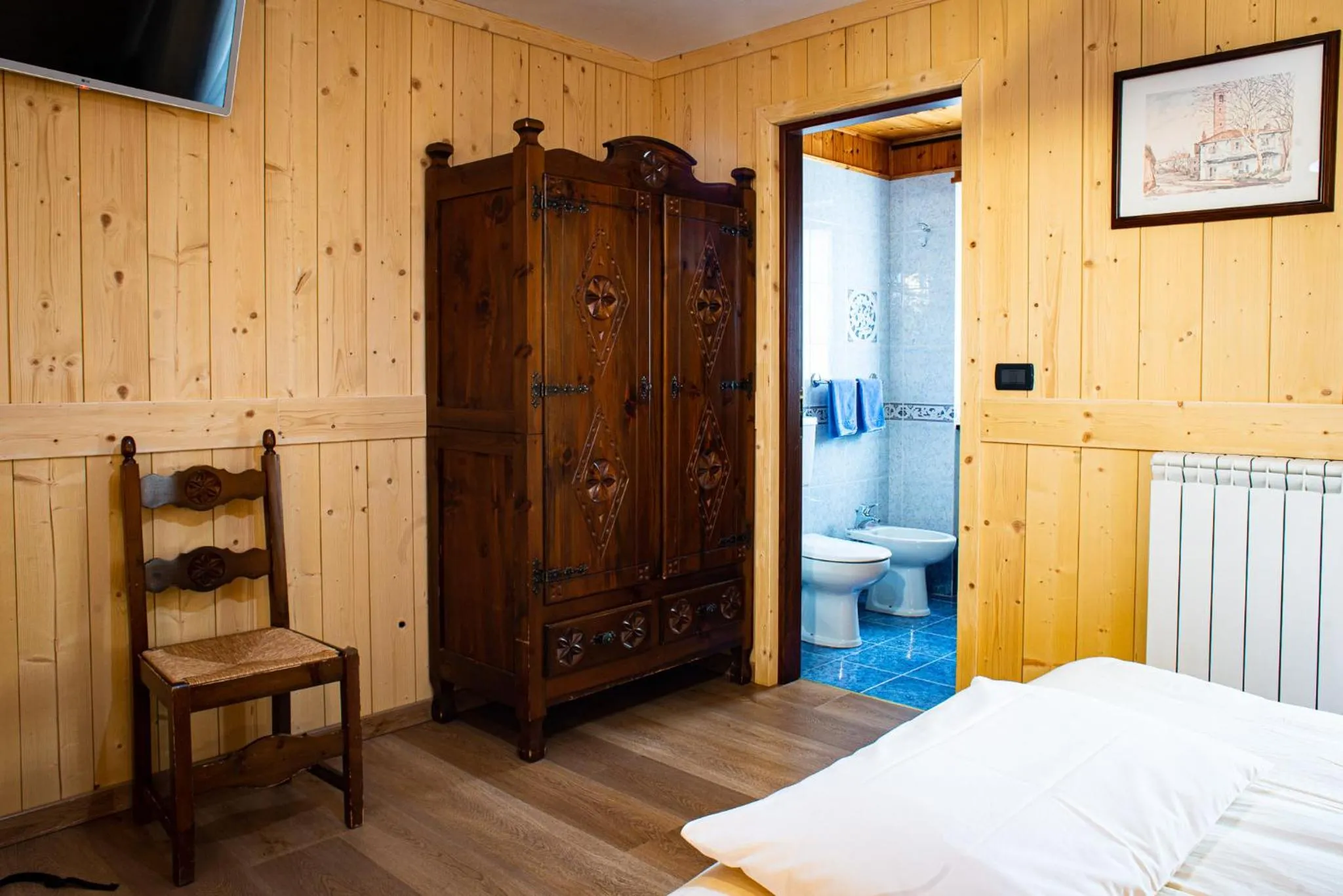 wardrobe, Bed in Santa San