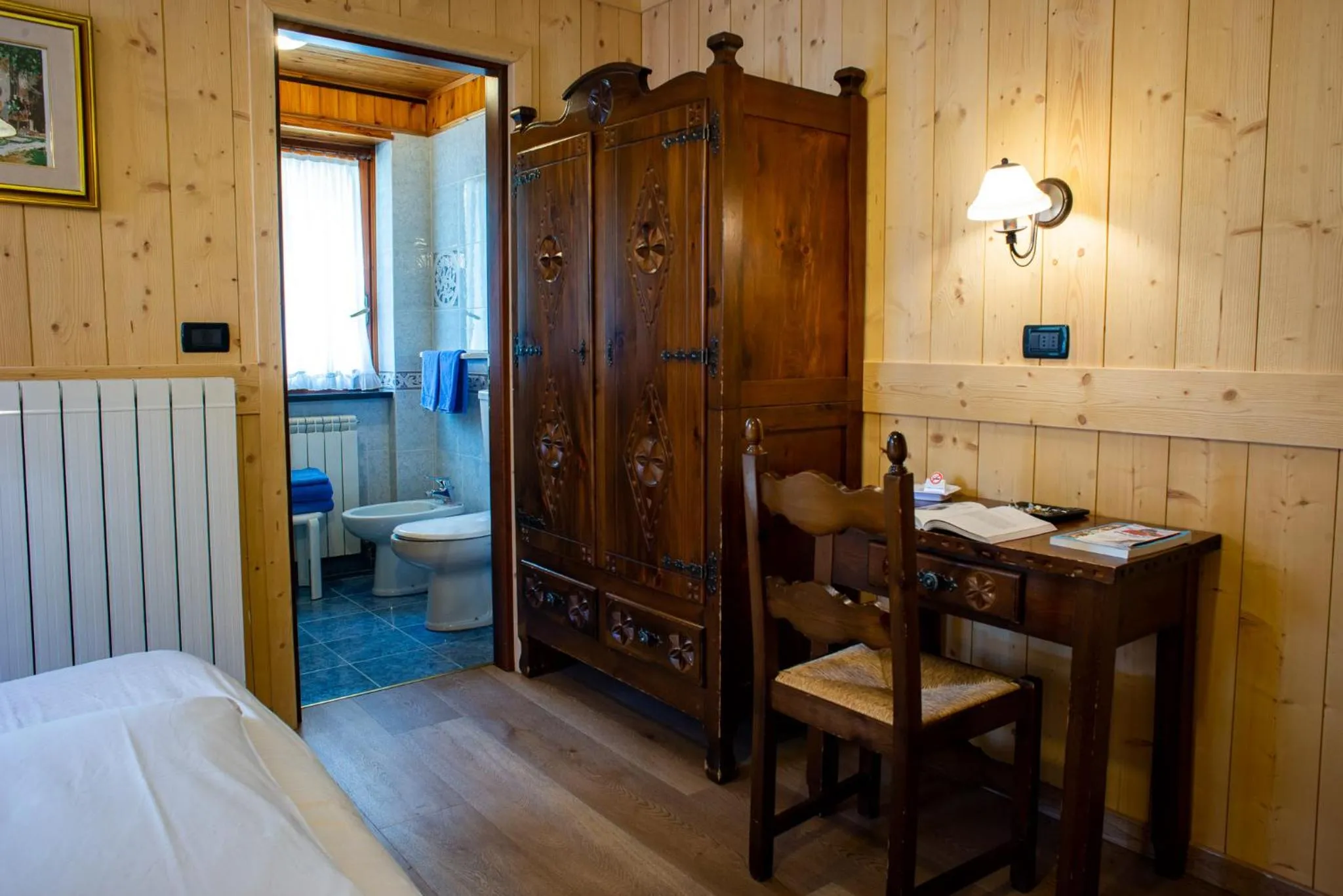 Bathroom, Bed in Santa San