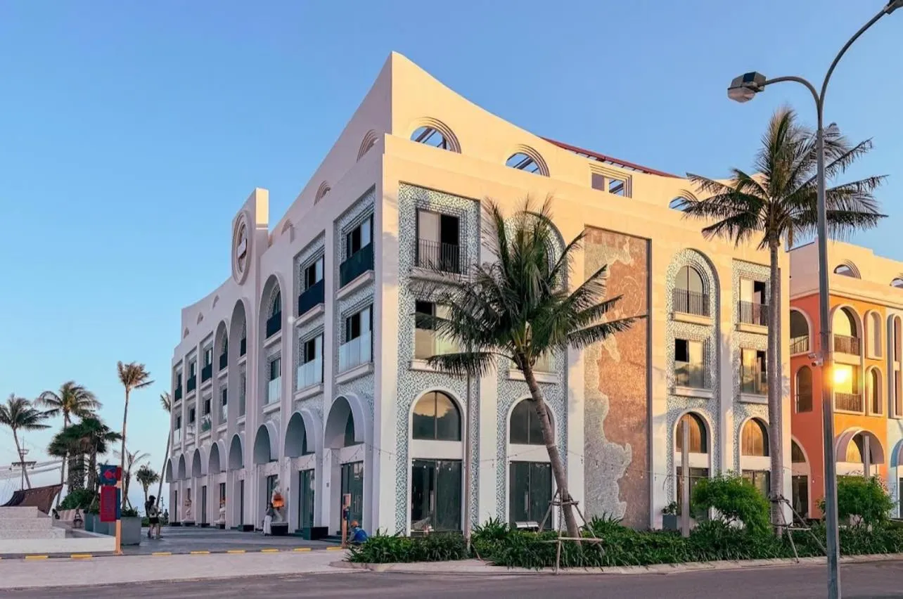 Day in Cozy Front Beach House wid Private Beach