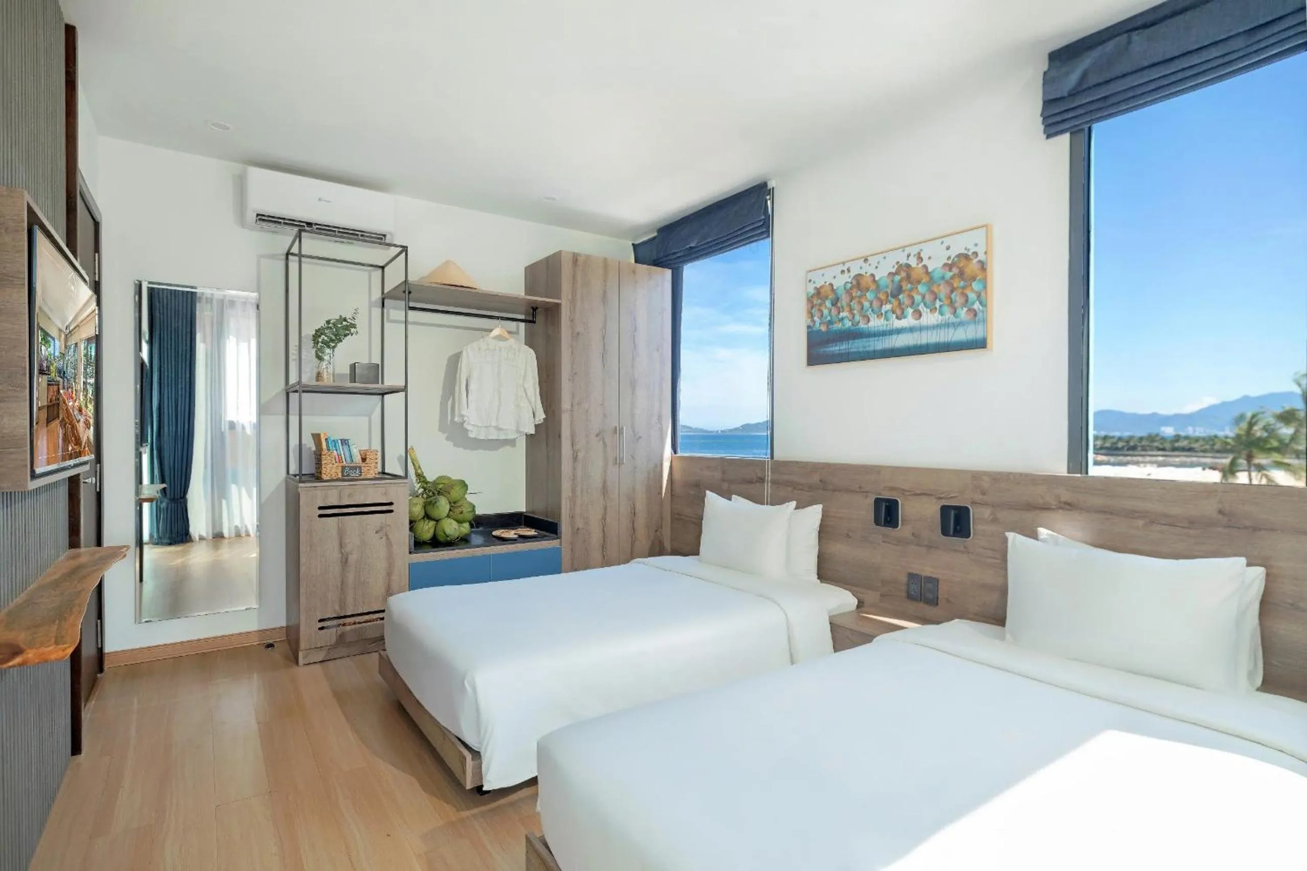 Bed in Cozy Front Beach House wid Private Beach