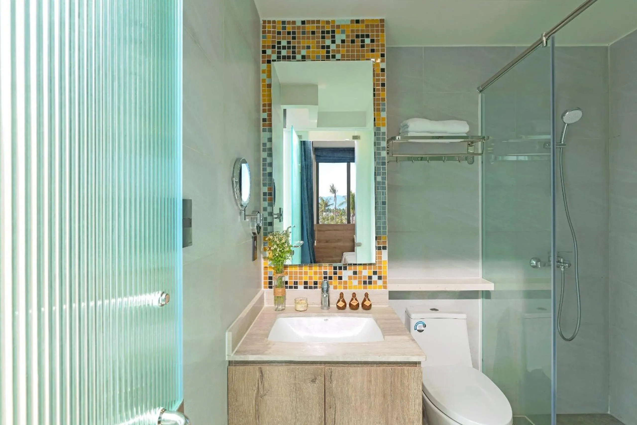 Shower in Cozy Front Beach House wid Private Beach