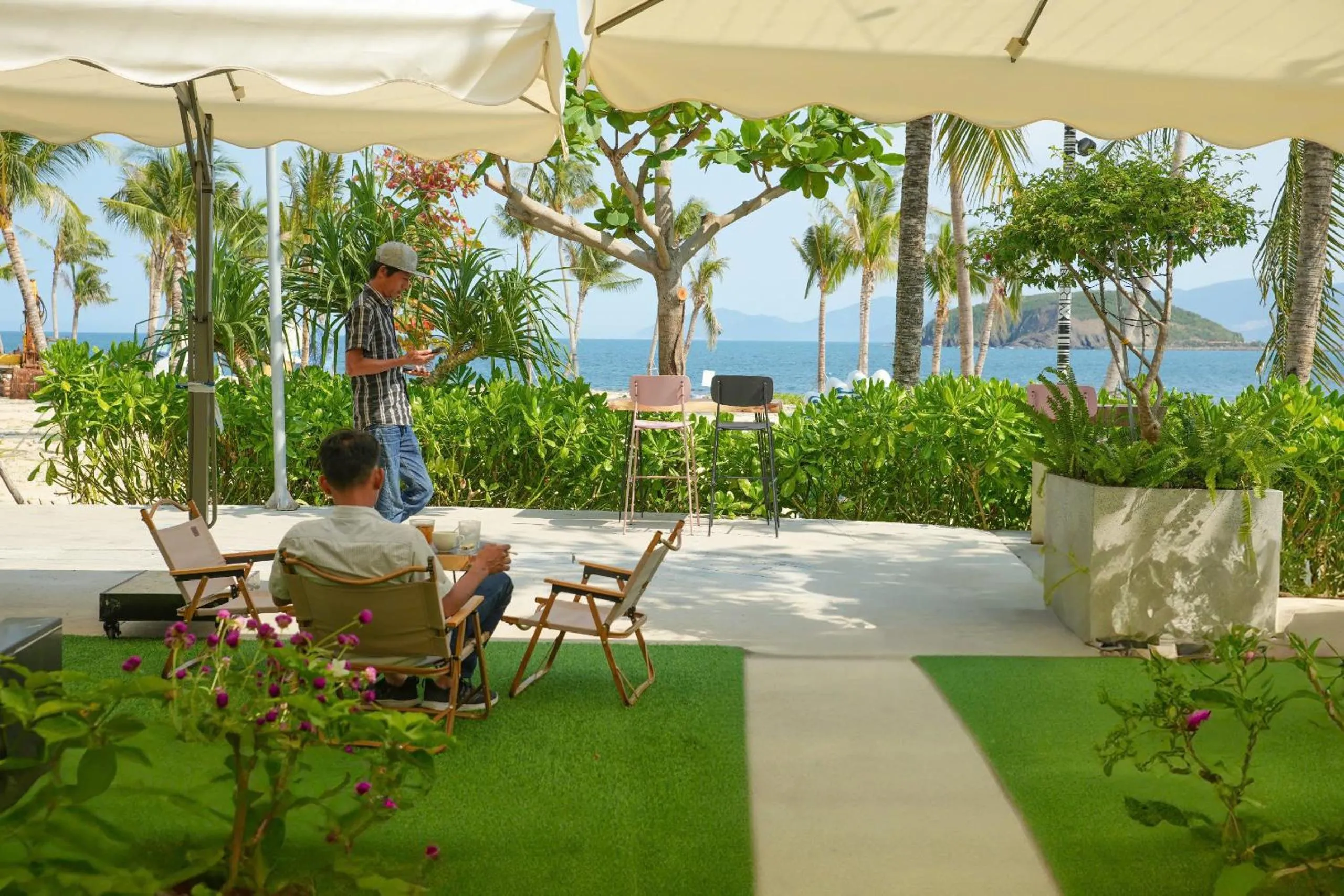 Coffee/tea facilities in Cozy Front Beach House wid Private Beach