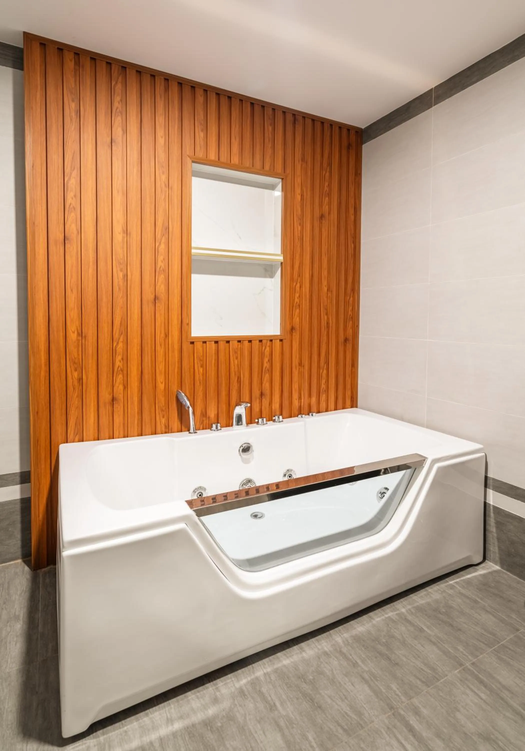 Bath in The Palms Hotel Phan Thiết