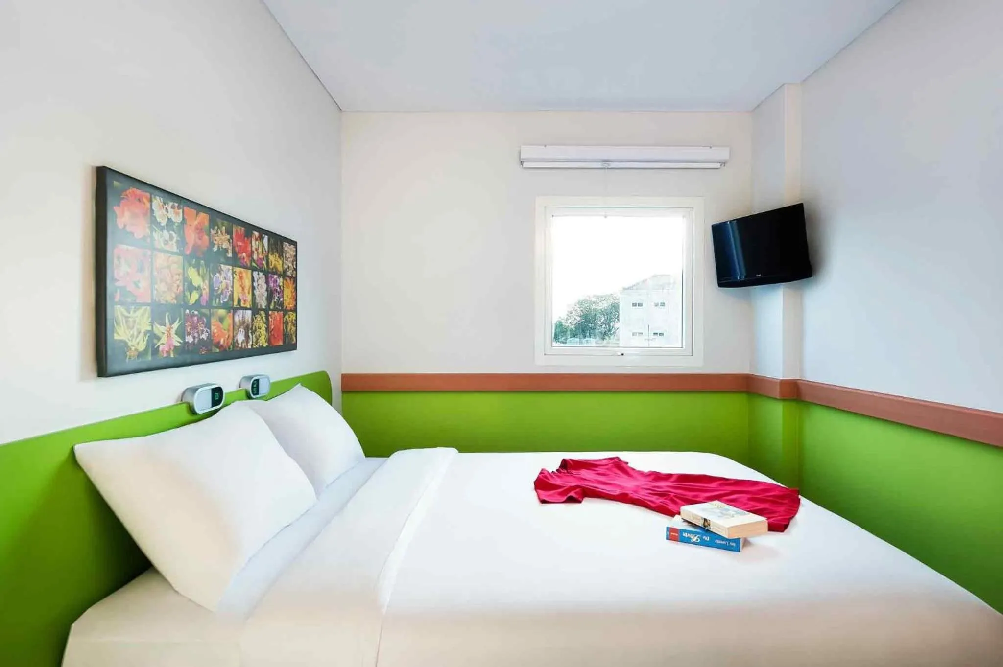 Bedroom, Bed in Ibis Budget Semarang Tendean