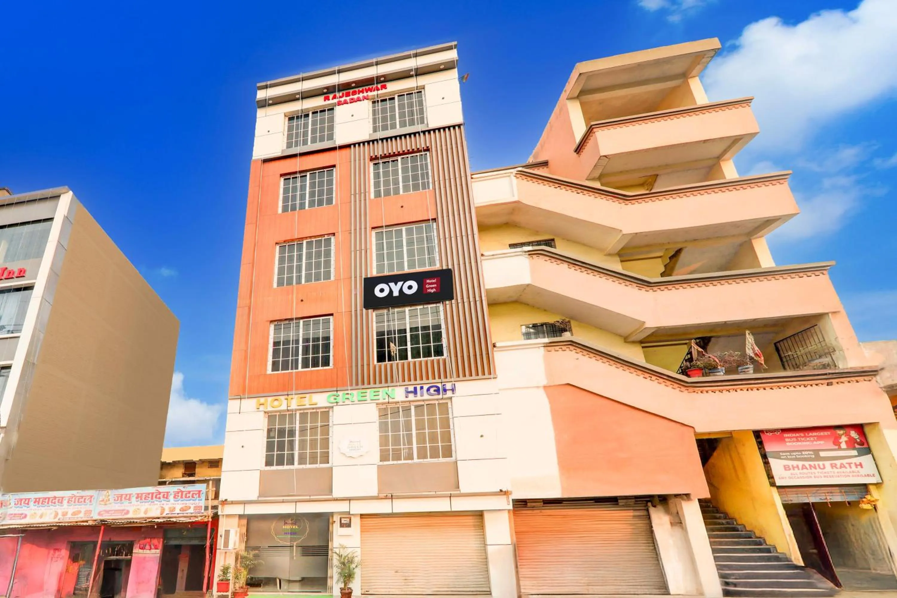 Facade/entrance in Hotel O Green High