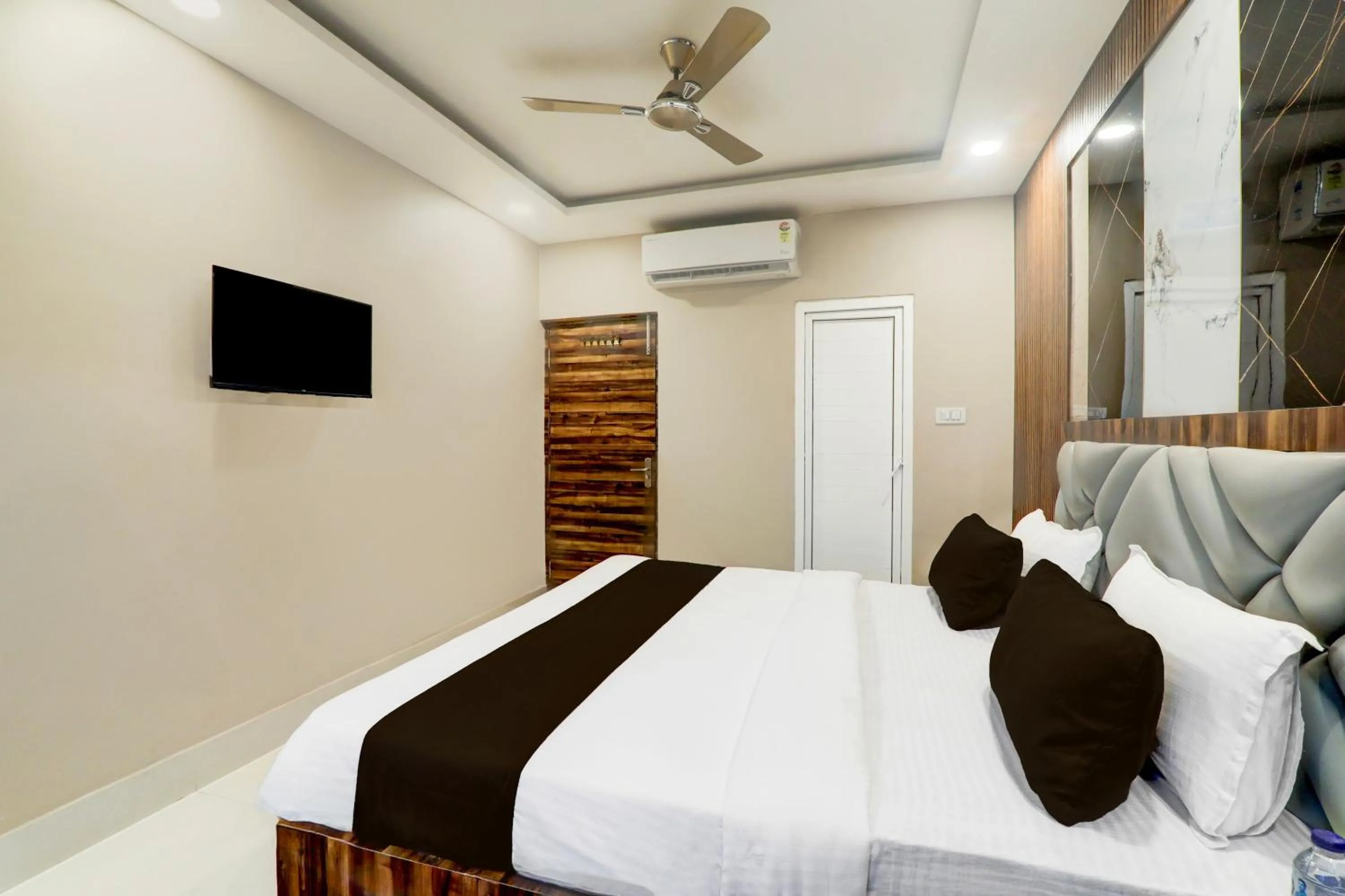 Bedroom, Bed in Hotel O Green High