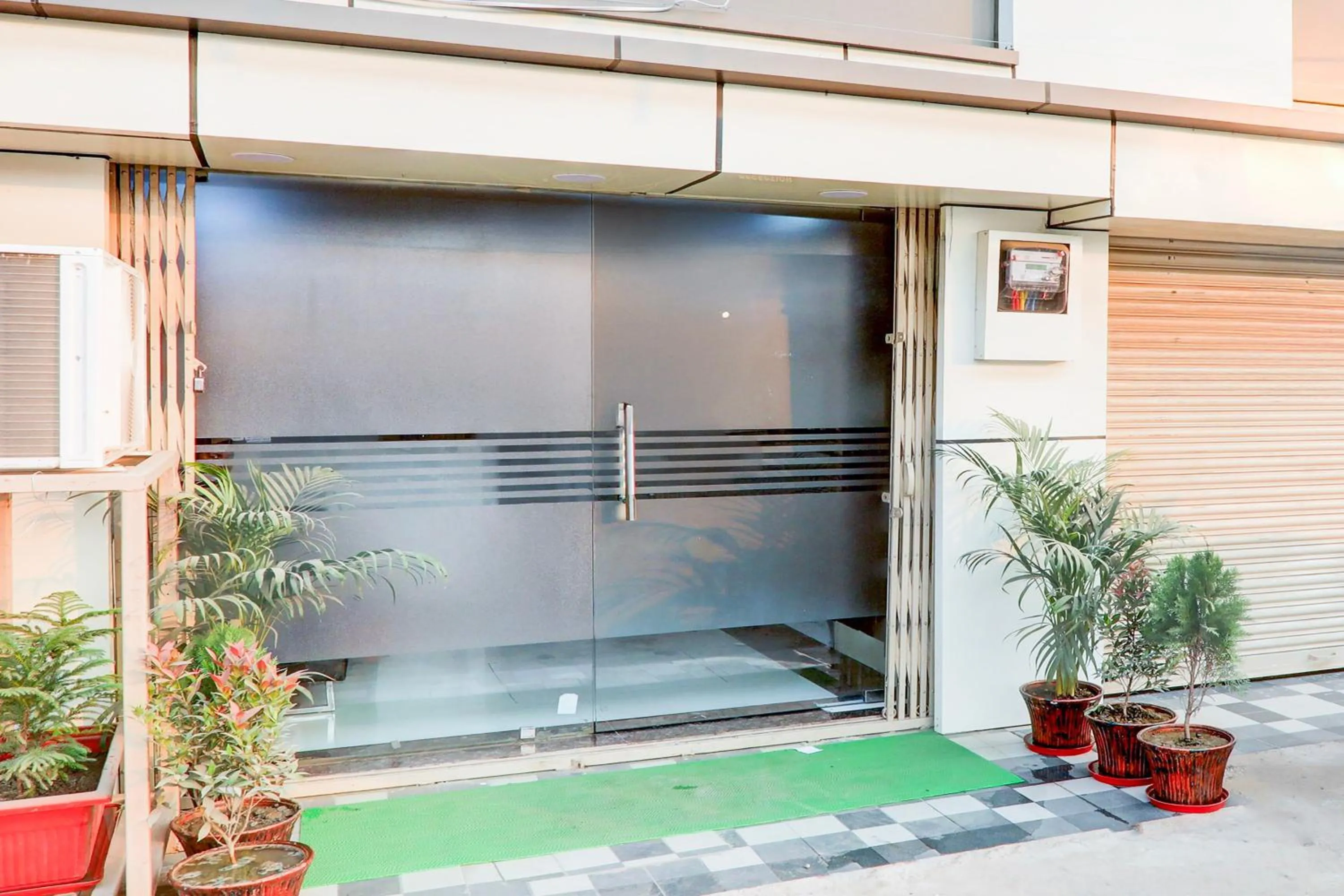 Facade/entrance in Hotel O Green High